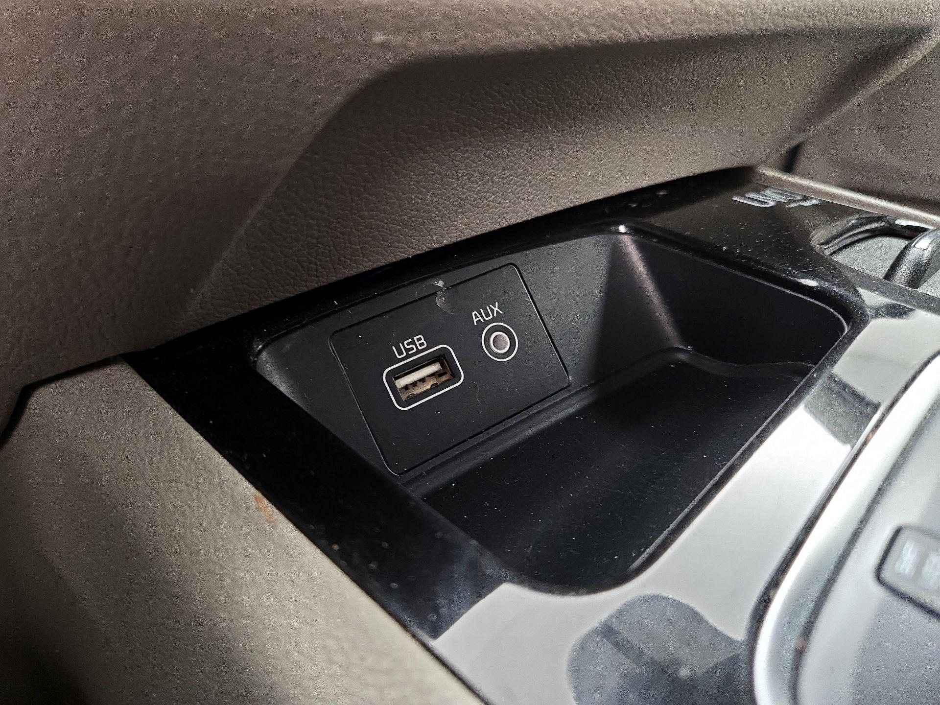 Thumbnail: 2015 Kia Sedona - 18