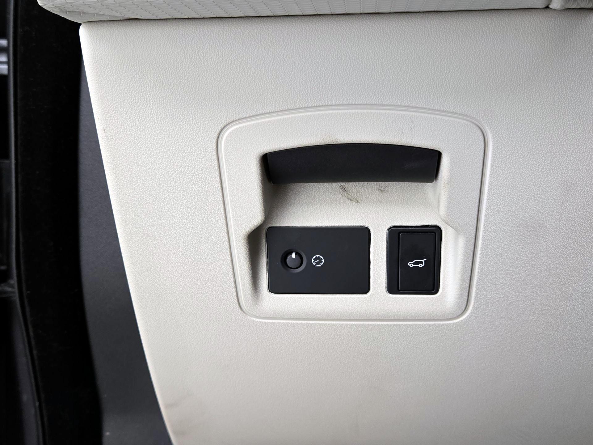 Thumbnail: 2023 Land Rover Range Rover Velar - 13