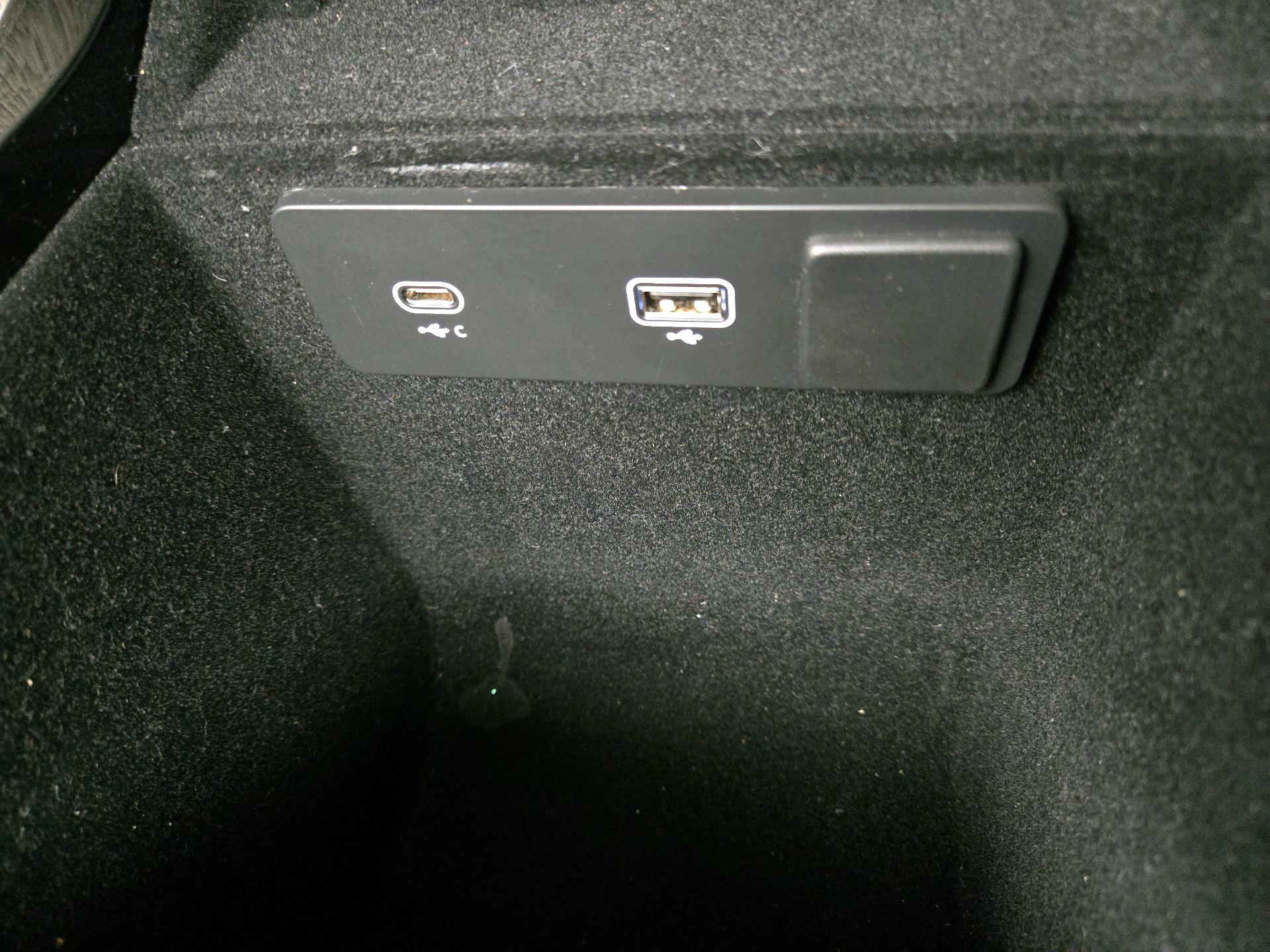 Thumbnail: 2023 Land Rover Range Rover Velar - 19