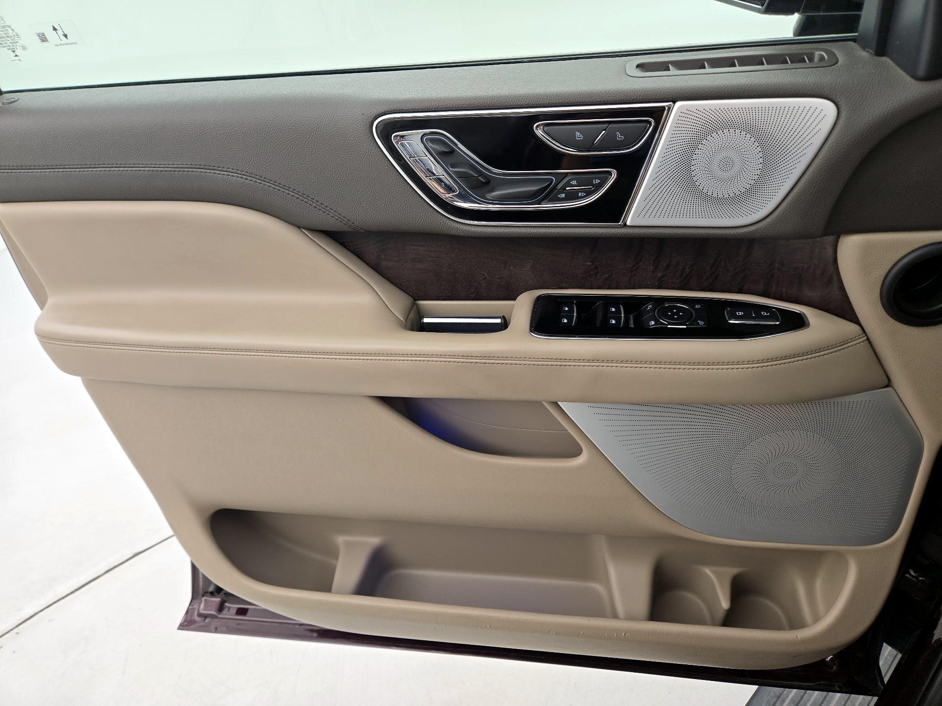 Thumbnail: 2024 Lincoln Navigator - 12