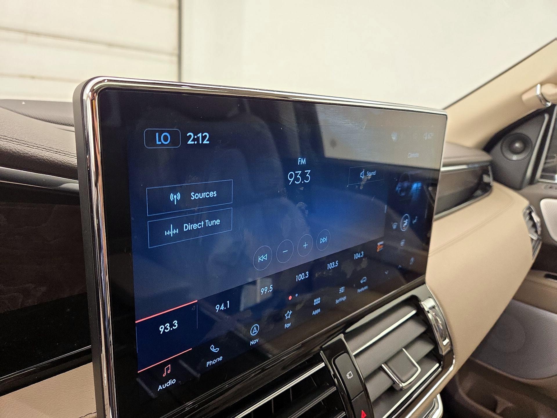 Thumbnail: 2024 Lincoln Navigator - 16