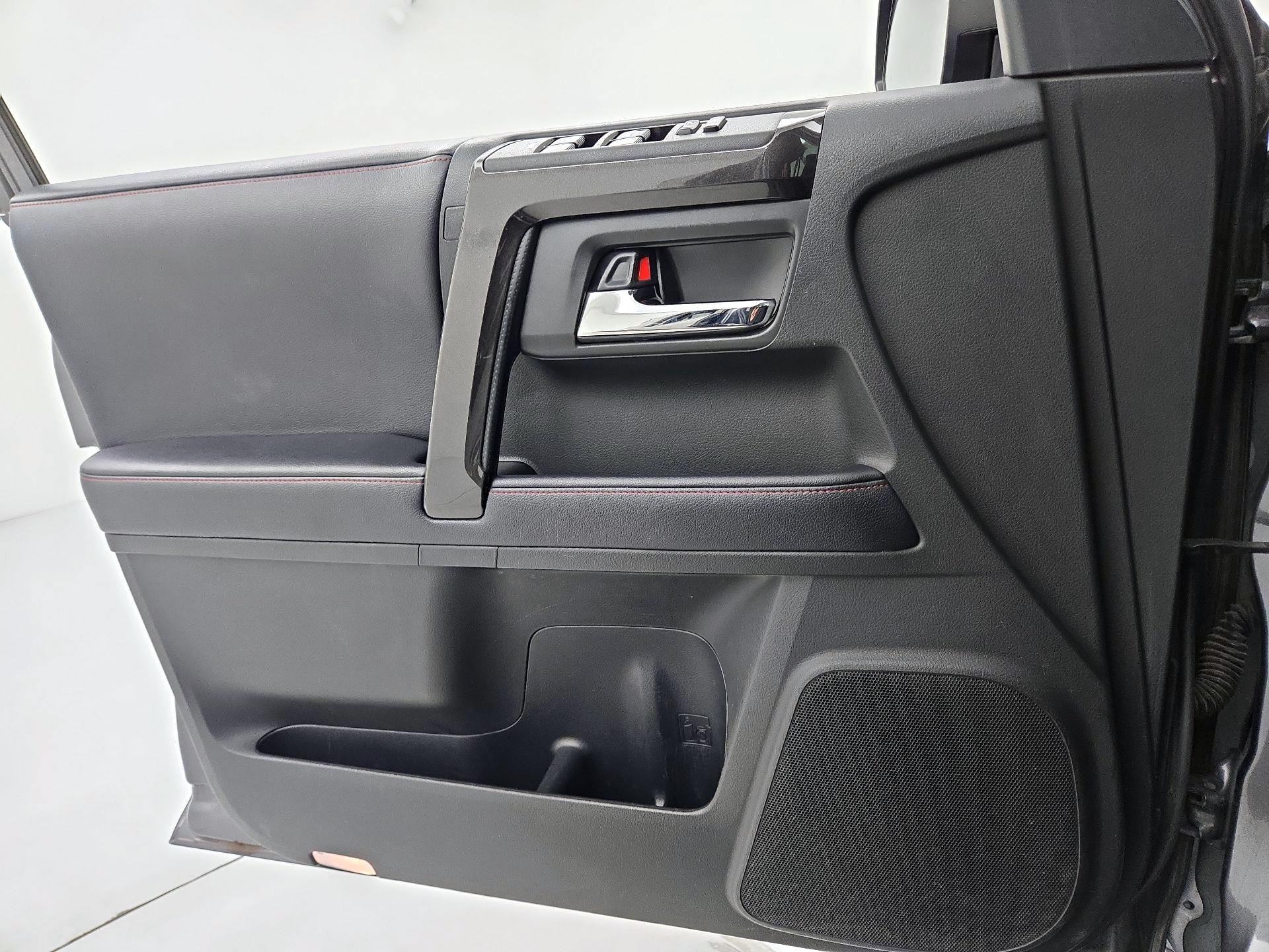 Thumbnail: 2019 Toyota 4Runner - 12