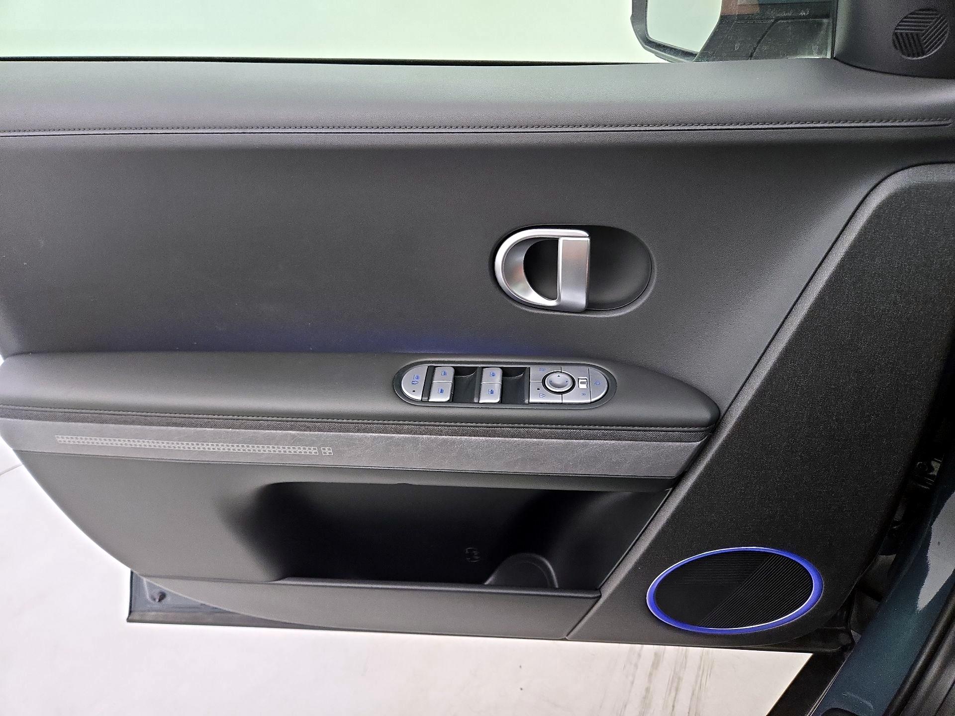 Thumbnail: 2022 Hyundai Ioniq 5 - 12