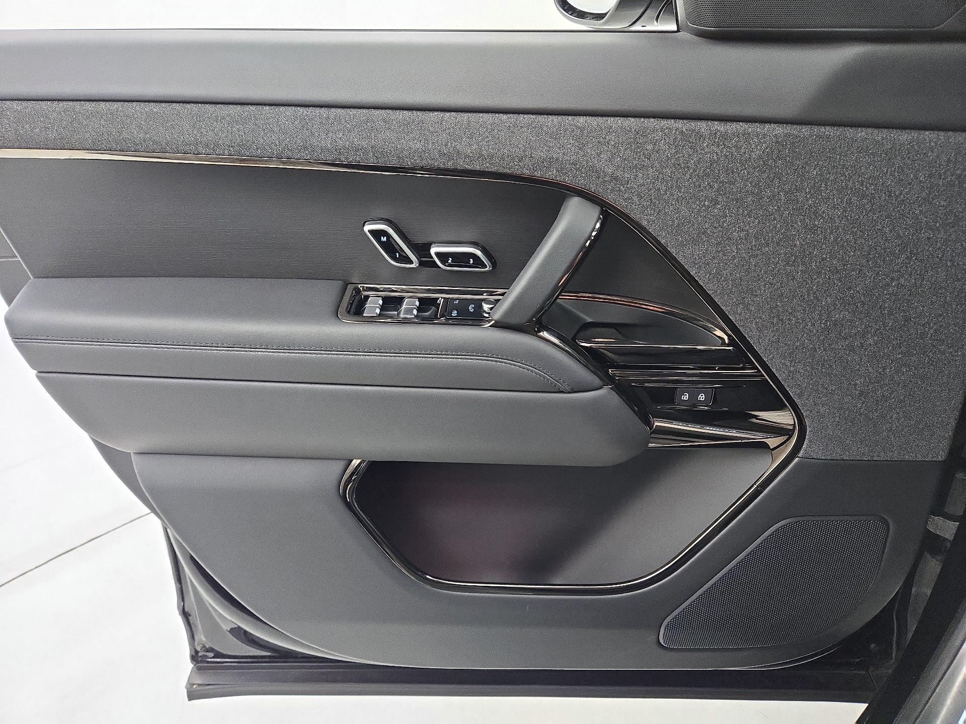 Thumbnail: 2023 Land Rover Range Rover Sport - 12