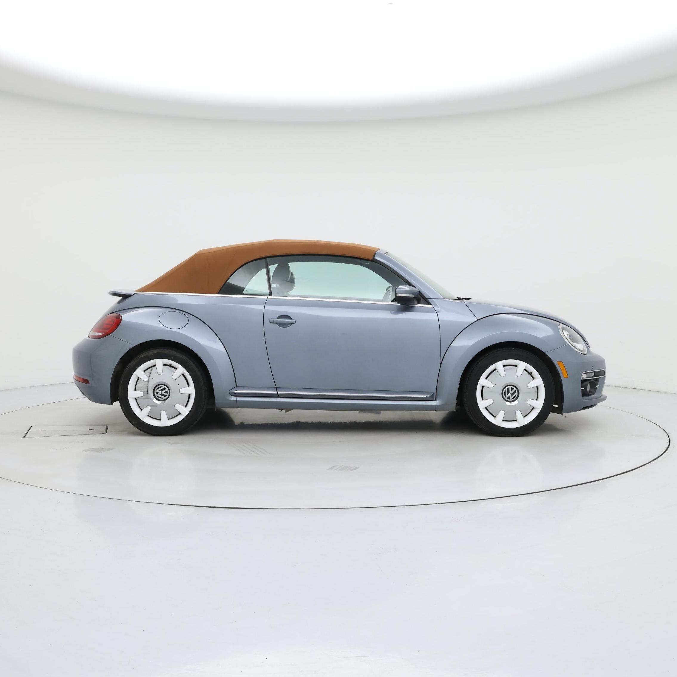 Thumbnail: 2019 Volkswagen Beetle - 7