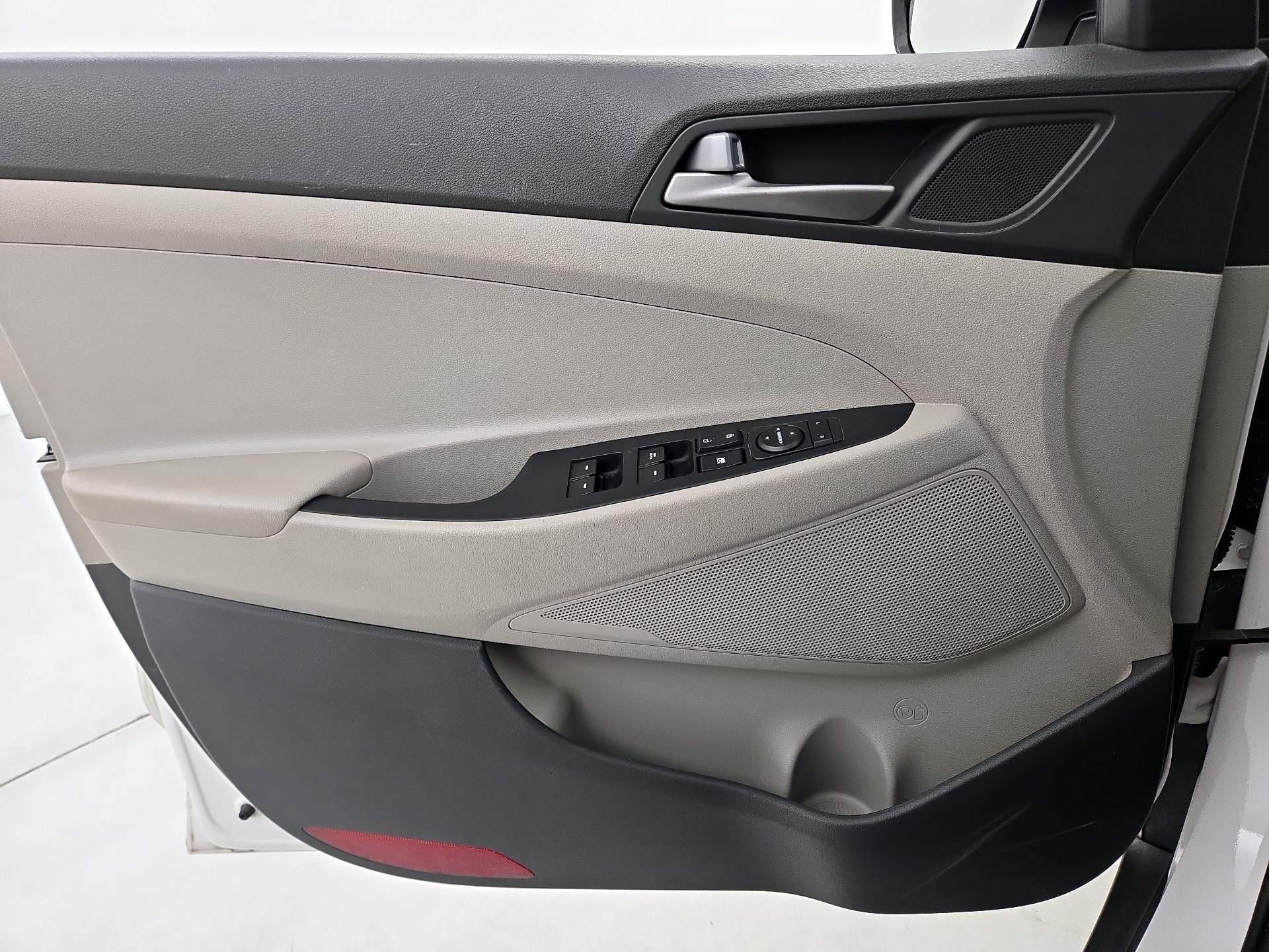 Thumbnail: 2017 Hyundai Tucson - 12