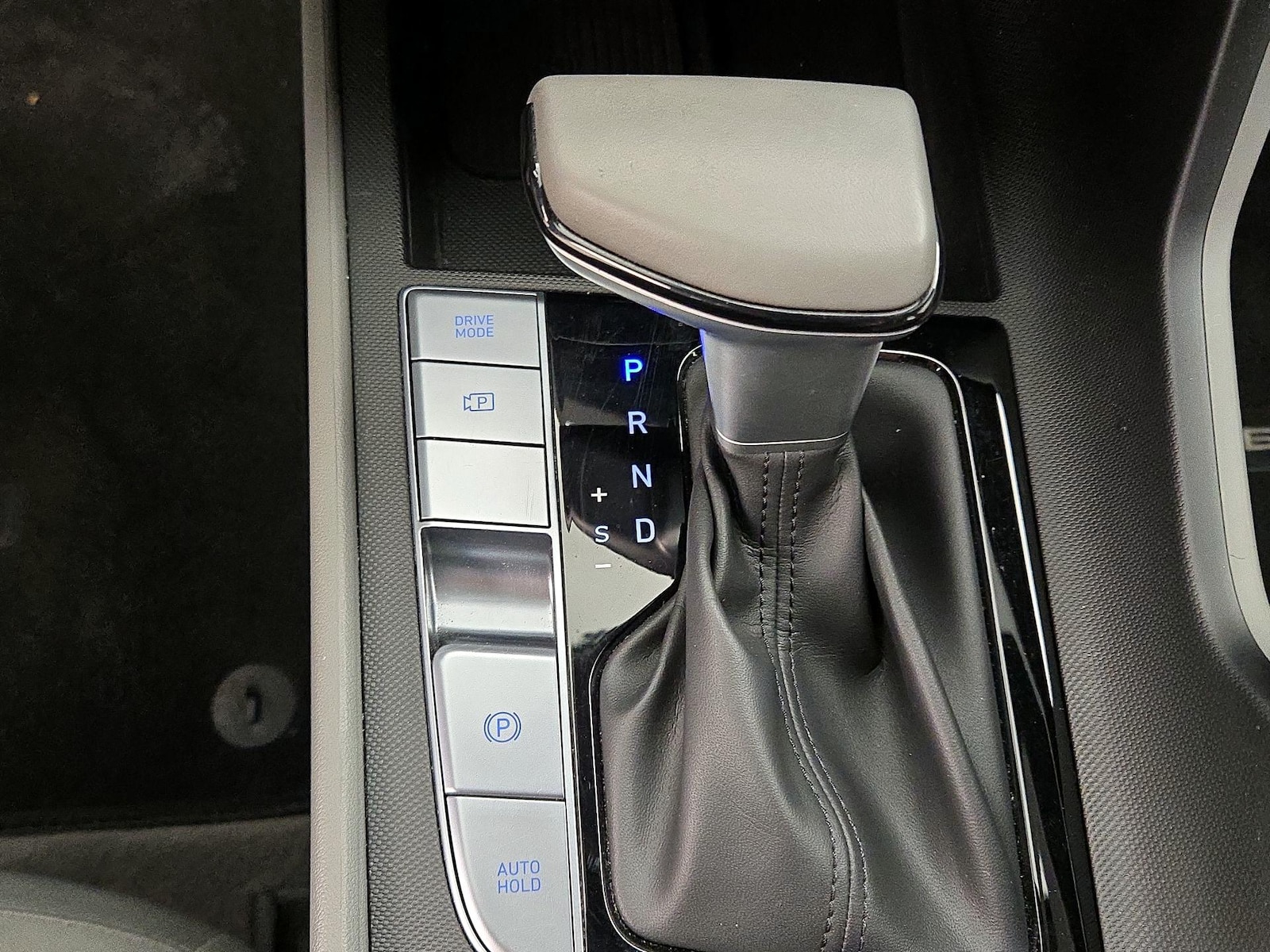 2024 Hyundai Elantra SEL - Photo 18