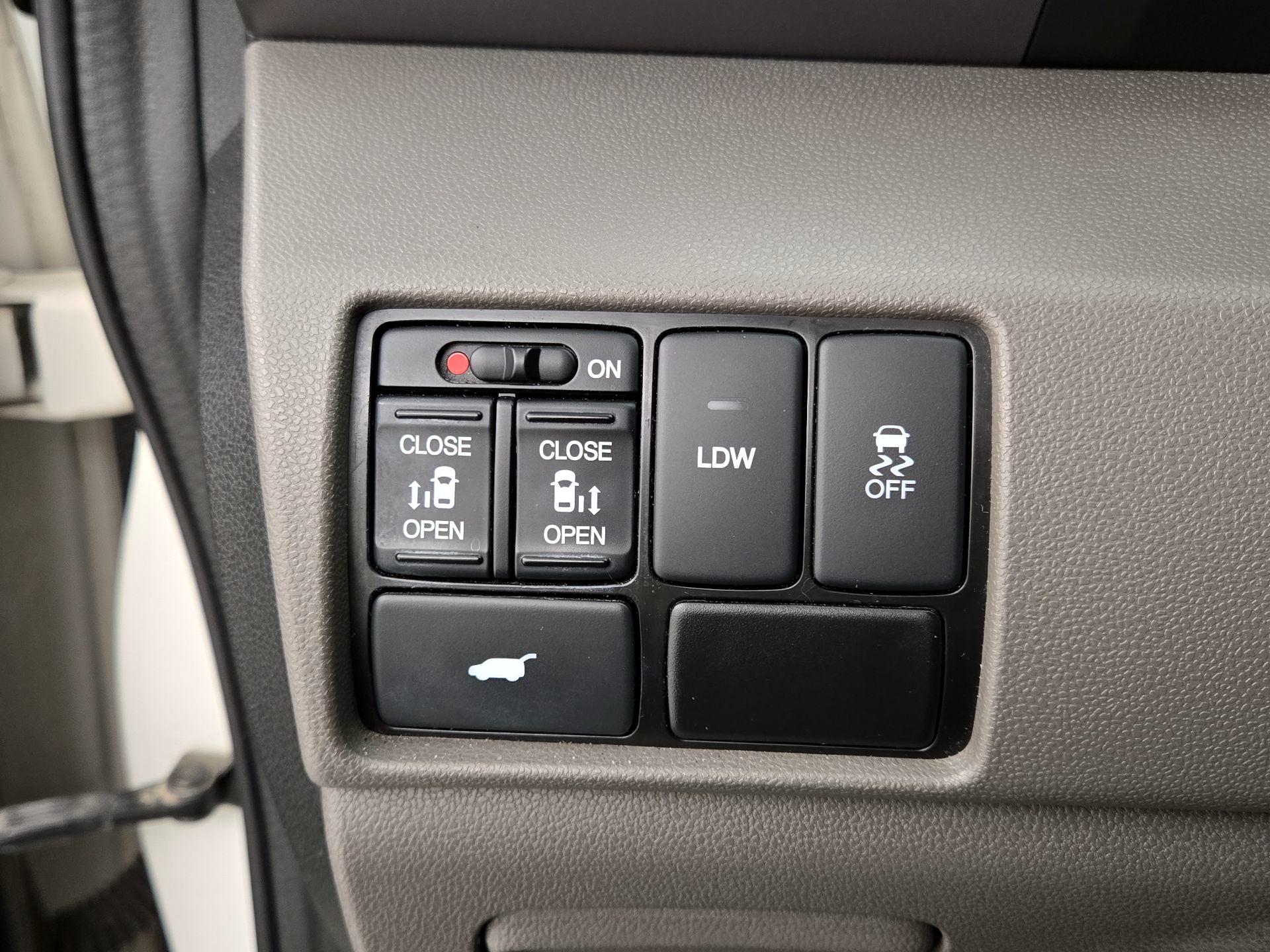 Thumbnail: 2015 Honda Odyssey - 13