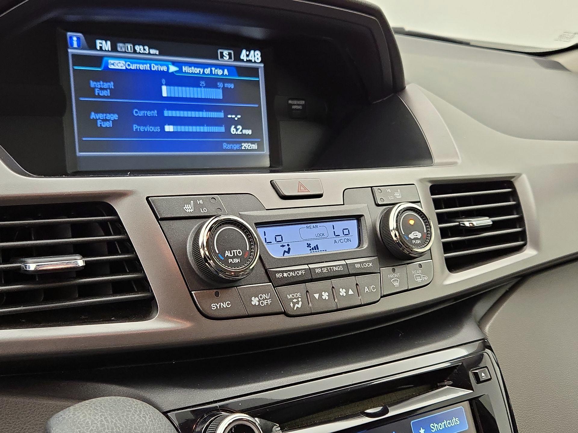 Thumbnail: 2015 Honda Odyssey - 16