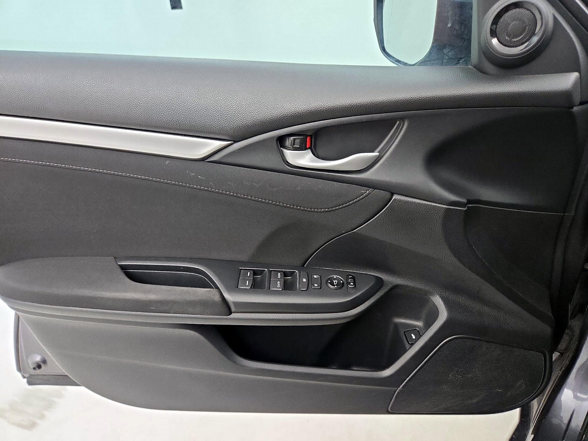 Thumbnail: 2016 Honda Civic - 12