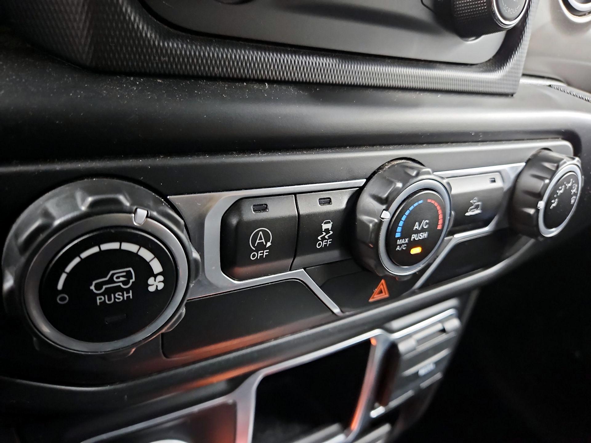 Thumbnail: 2020 Jeep Gladiator - 16