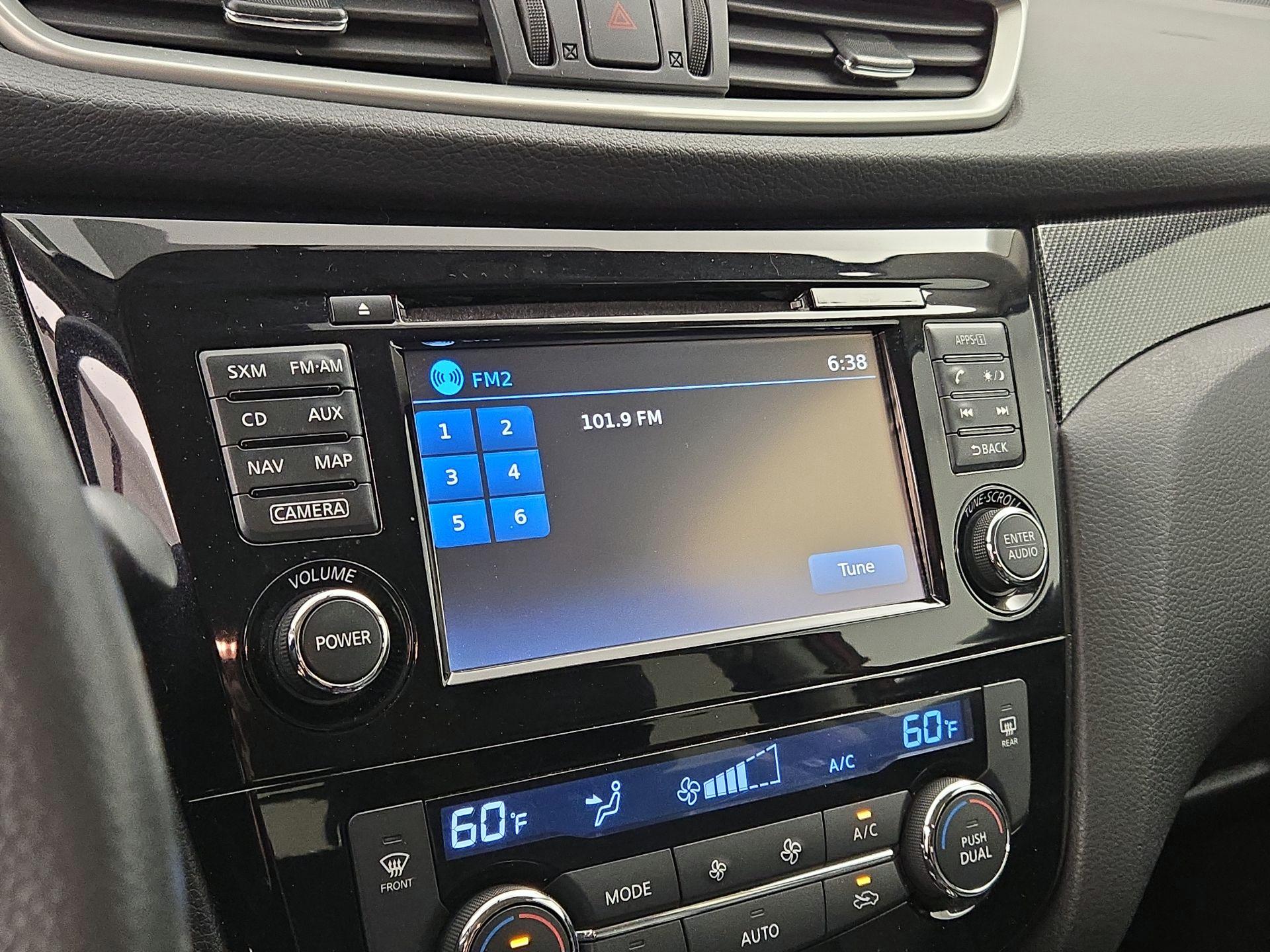 Thumbnail: 2015 Nissan Rogue - 16