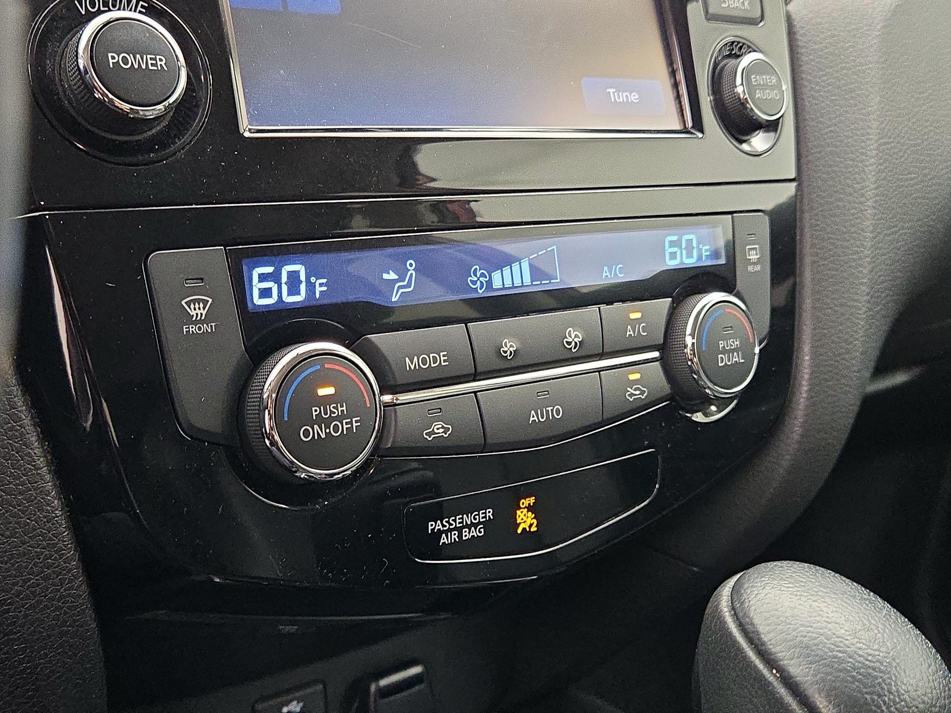 Thumbnail: 2015 Nissan Rogue - 17