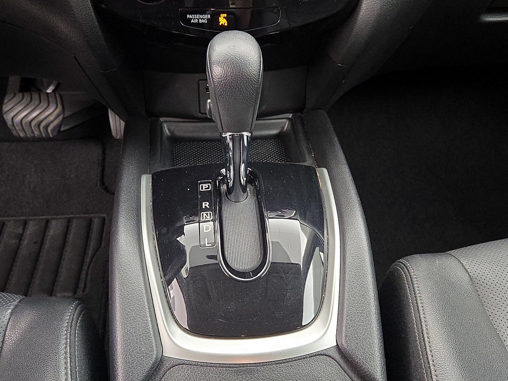 Thumbnail: 2015 Nissan Rogue - 18