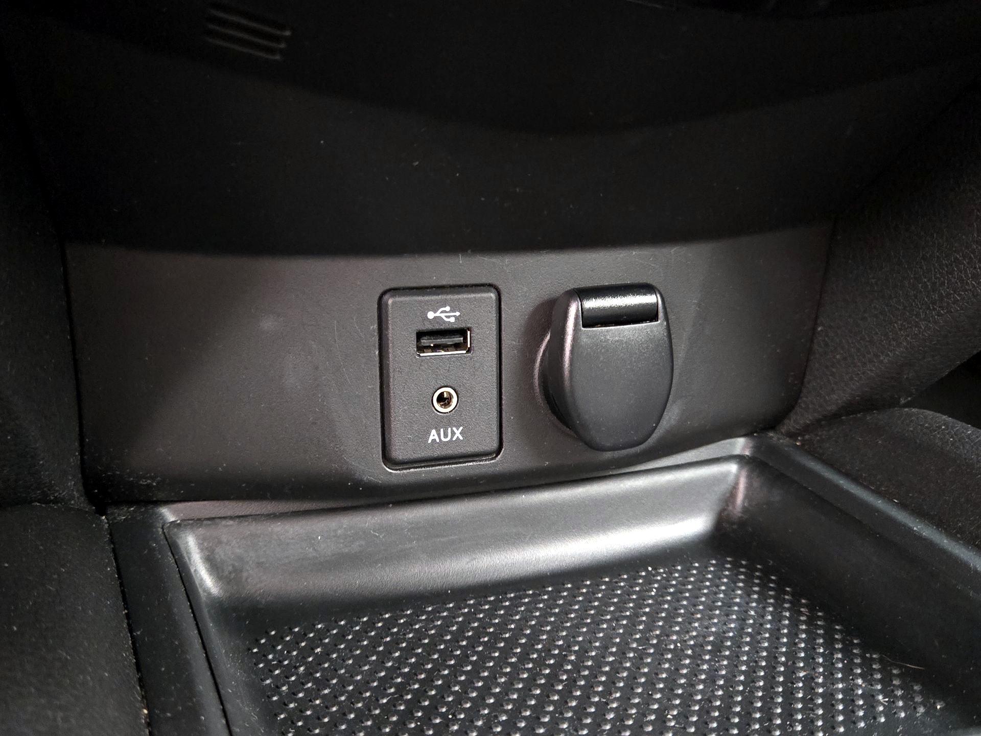 Thumbnail: 2015 Nissan Rogue - 19