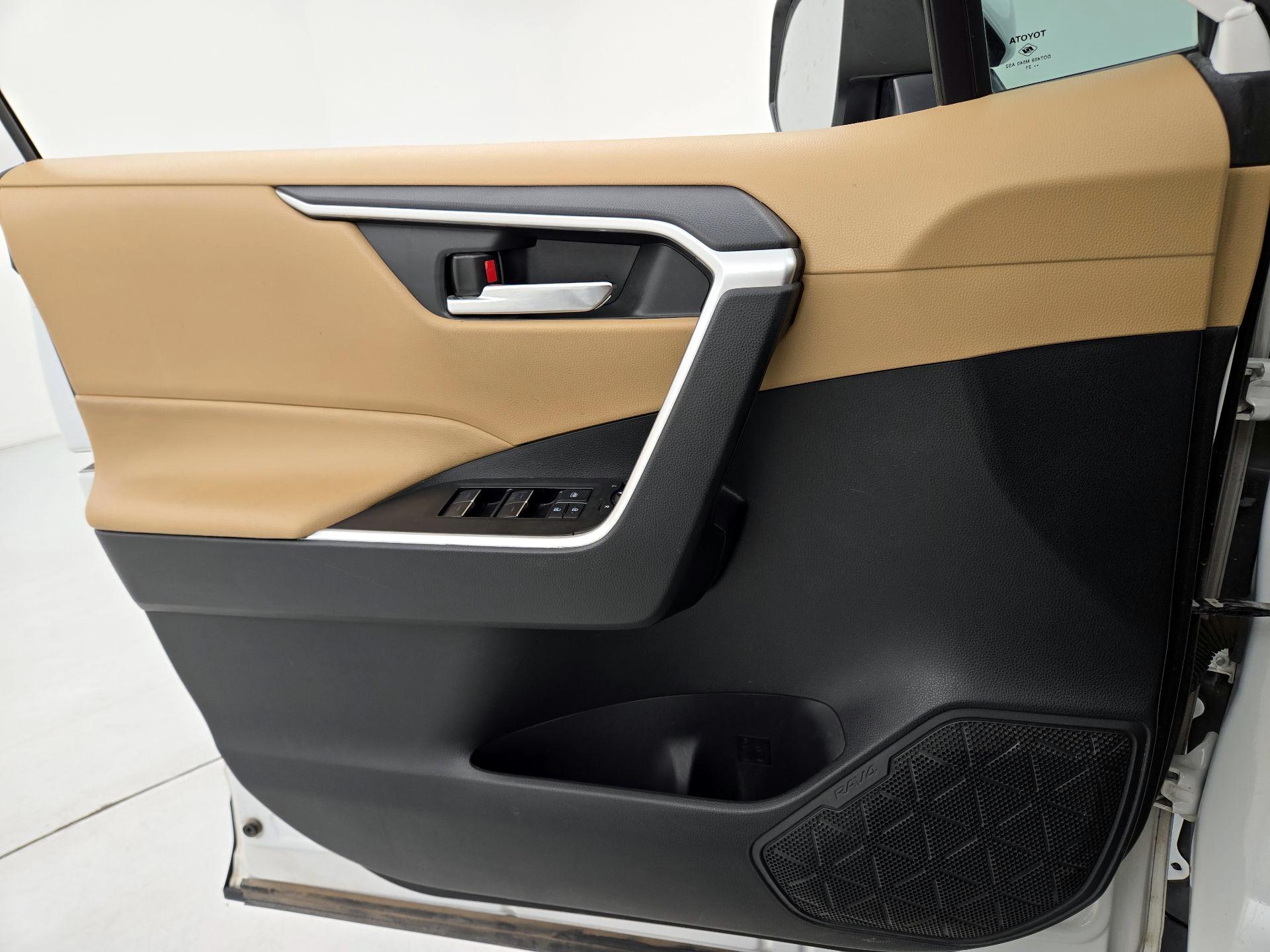 Thumbnail: 2022 Toyota RAV4 - 12