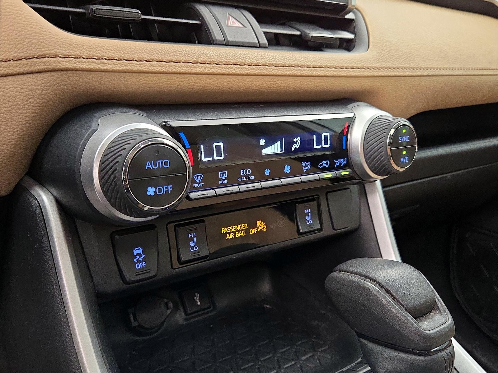 2022 Toyota RAV4 XLE - Photo 17