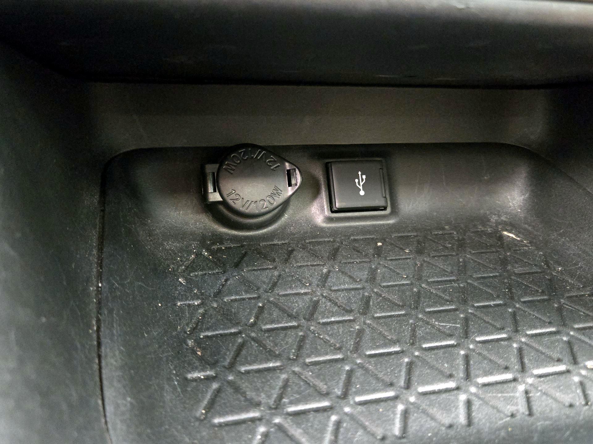 Thumbnail: 2022 Toyota RAV4 - 18