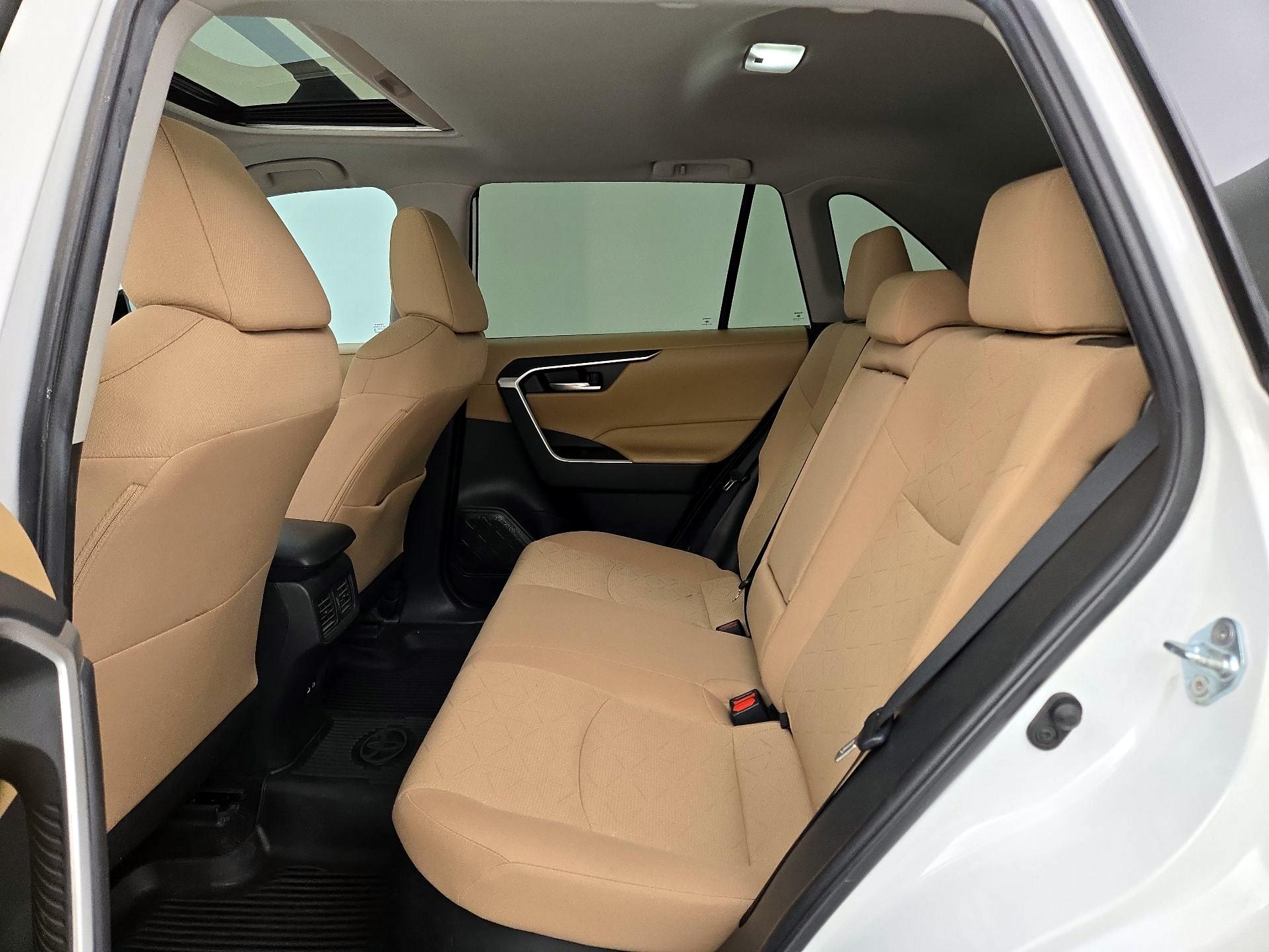 Thumbnail: 2022 Toyota RAV4 - 20