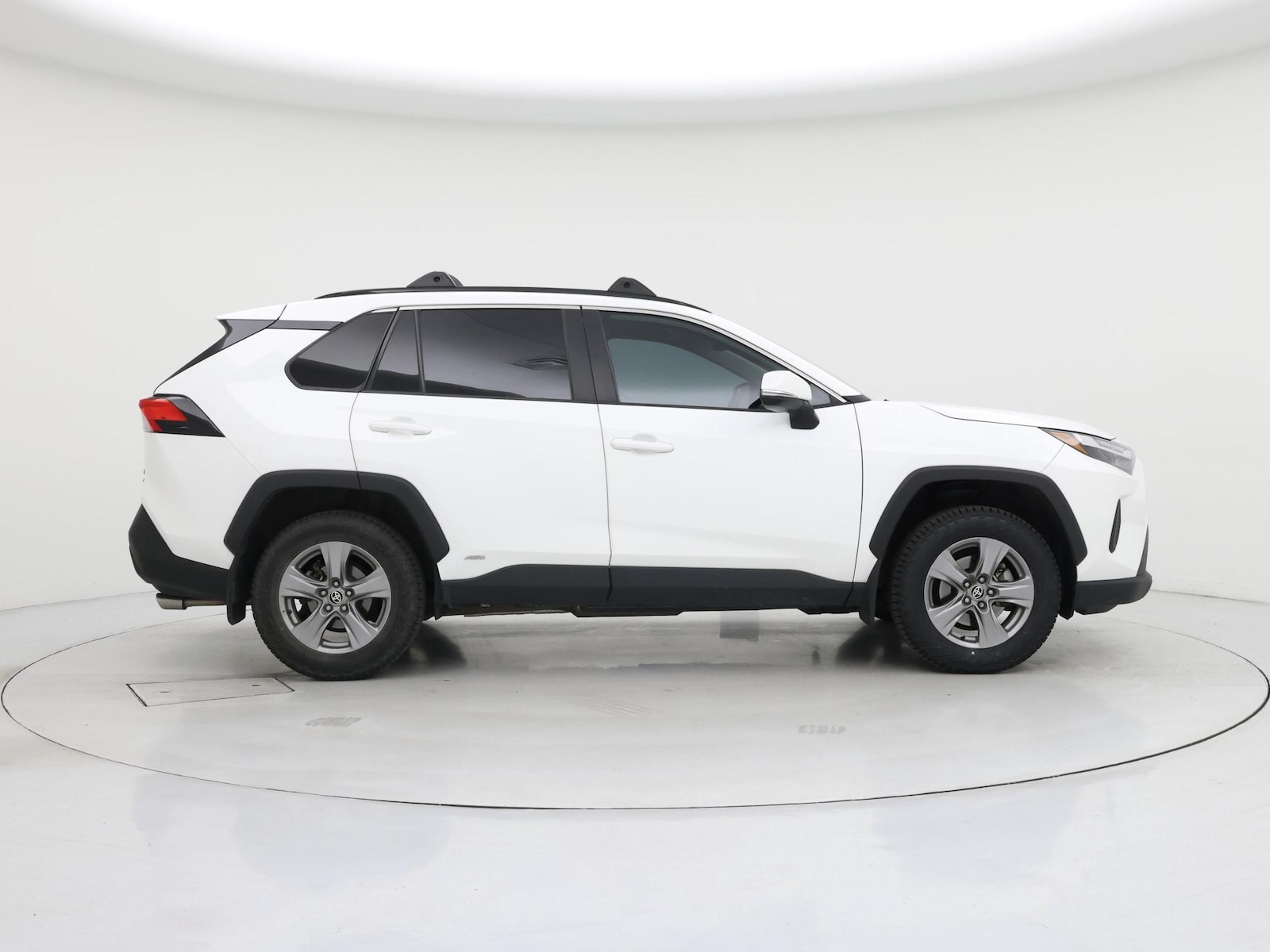 2022 Toyota RAV4 XLE - Photo 8