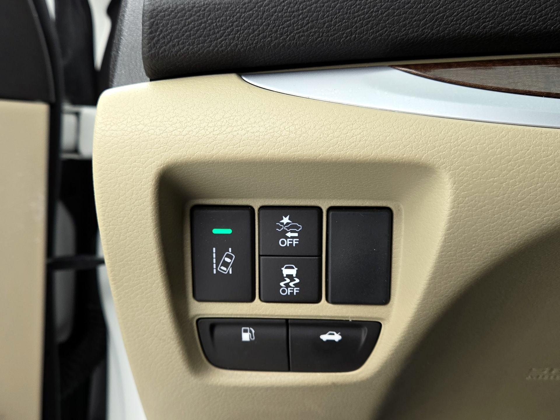 Thumbnail: 2018 Acura TLX - 13