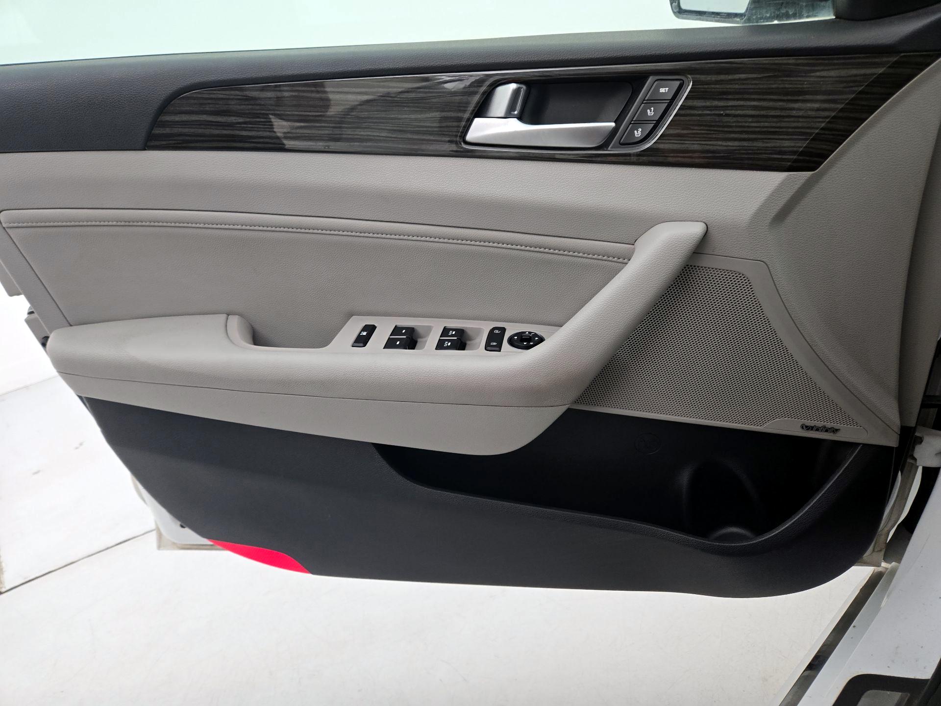 Thumbnail: 2015 Hyundai Sonata - 10