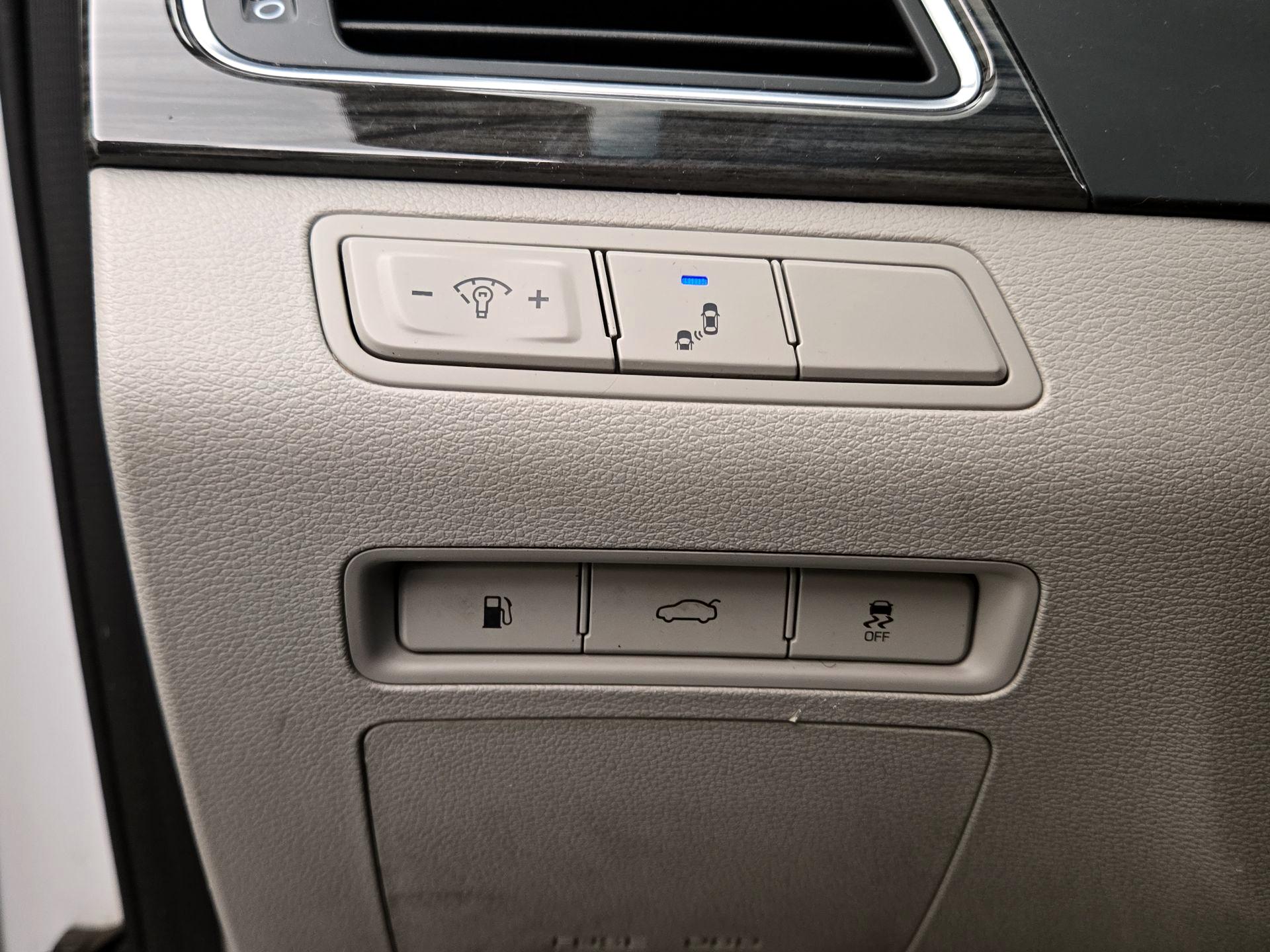 Thumbnail: 2015 Hyundai Sonata - 11