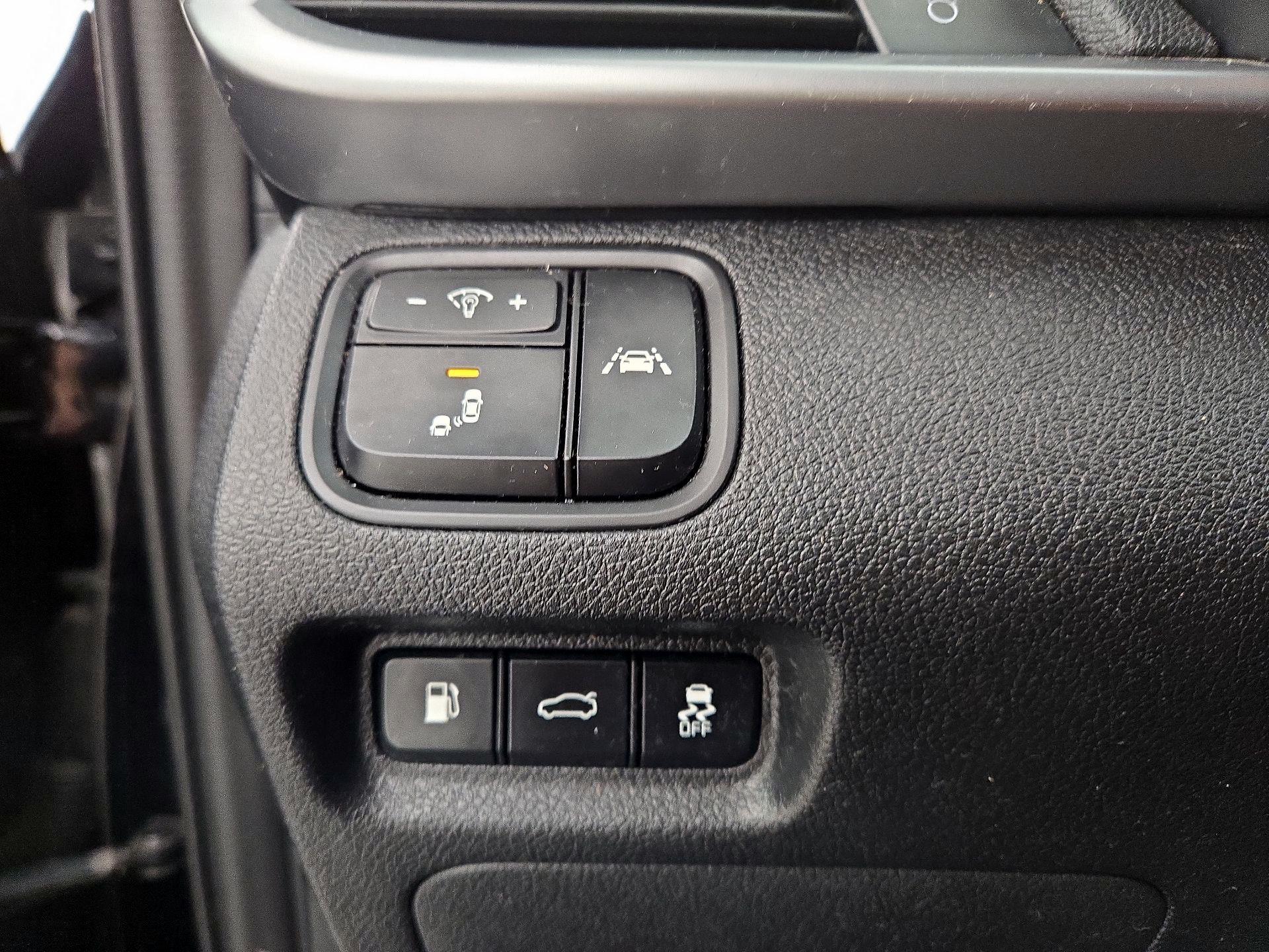 Thumbnail: 2020 Kia Optima - 13