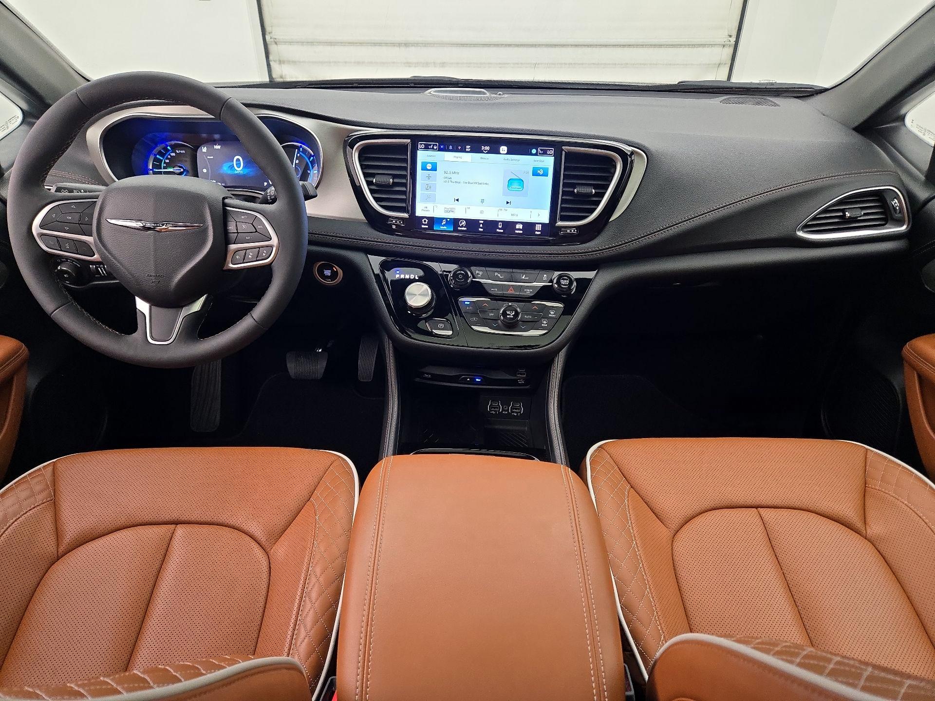 Thumbnail: 2025 Chrysler Pacifica - 9