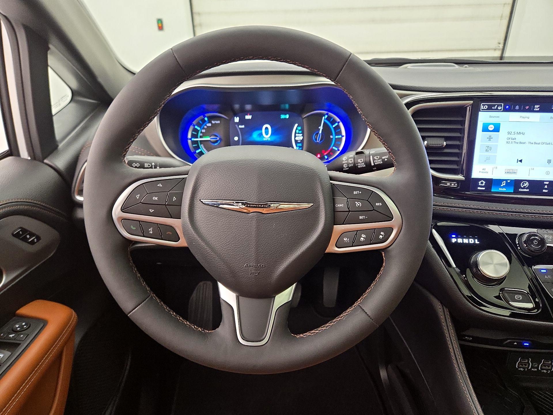 Thumbnail: 2025 Chrysler Pacifica - 10