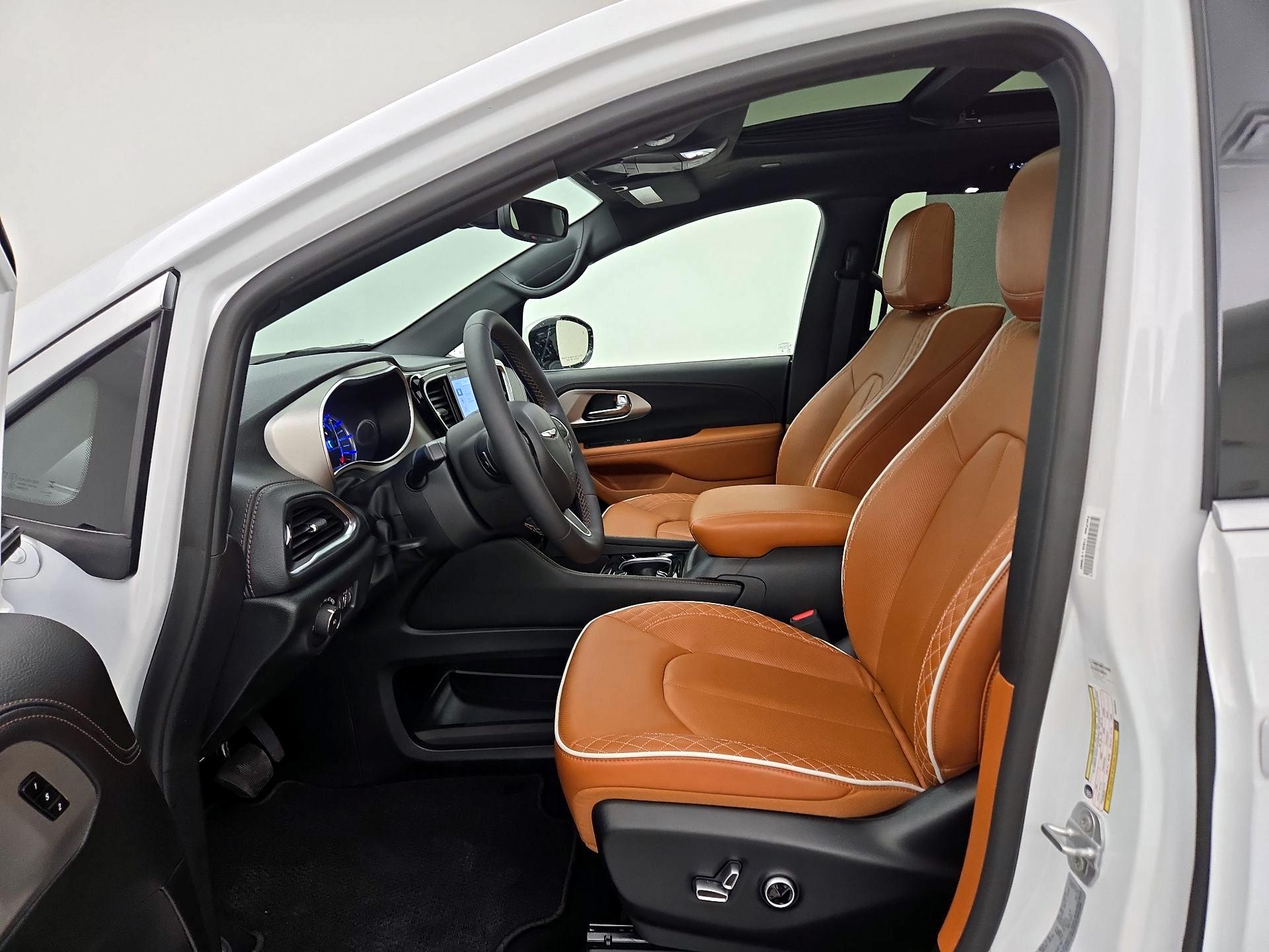 Thumbnail: 2025 Chrysler Pacifica - 11