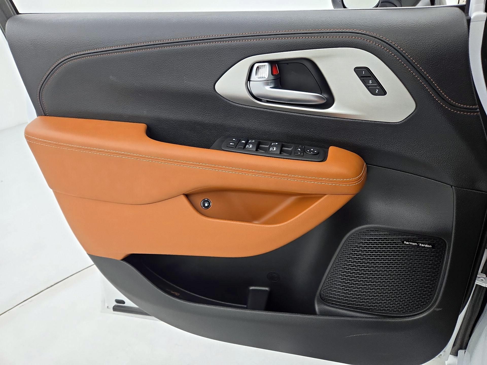 Thumbnail: 2025 Chrysler Pacifica - 12