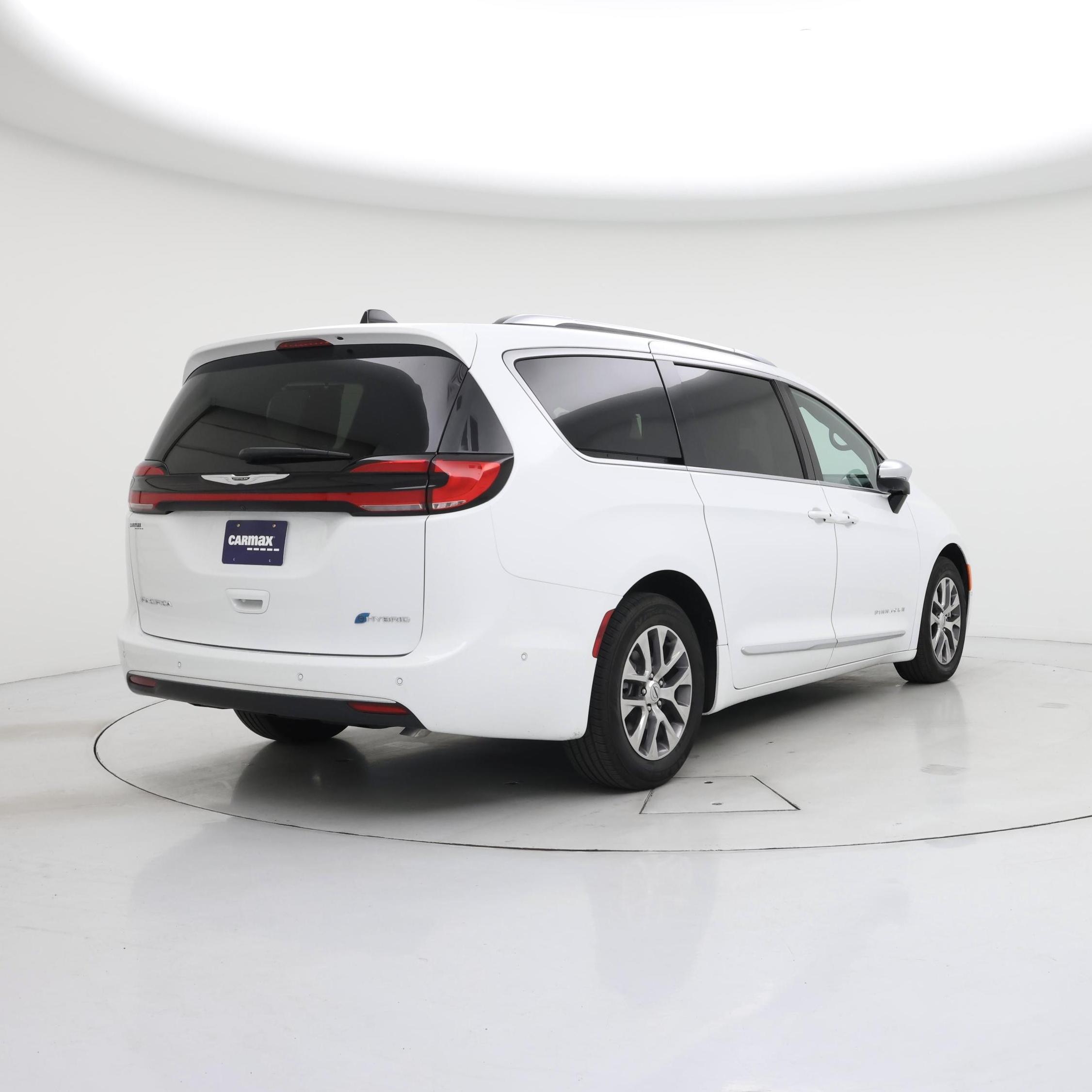 Thumbnail: 2025 Chrysler Pacifica - 8