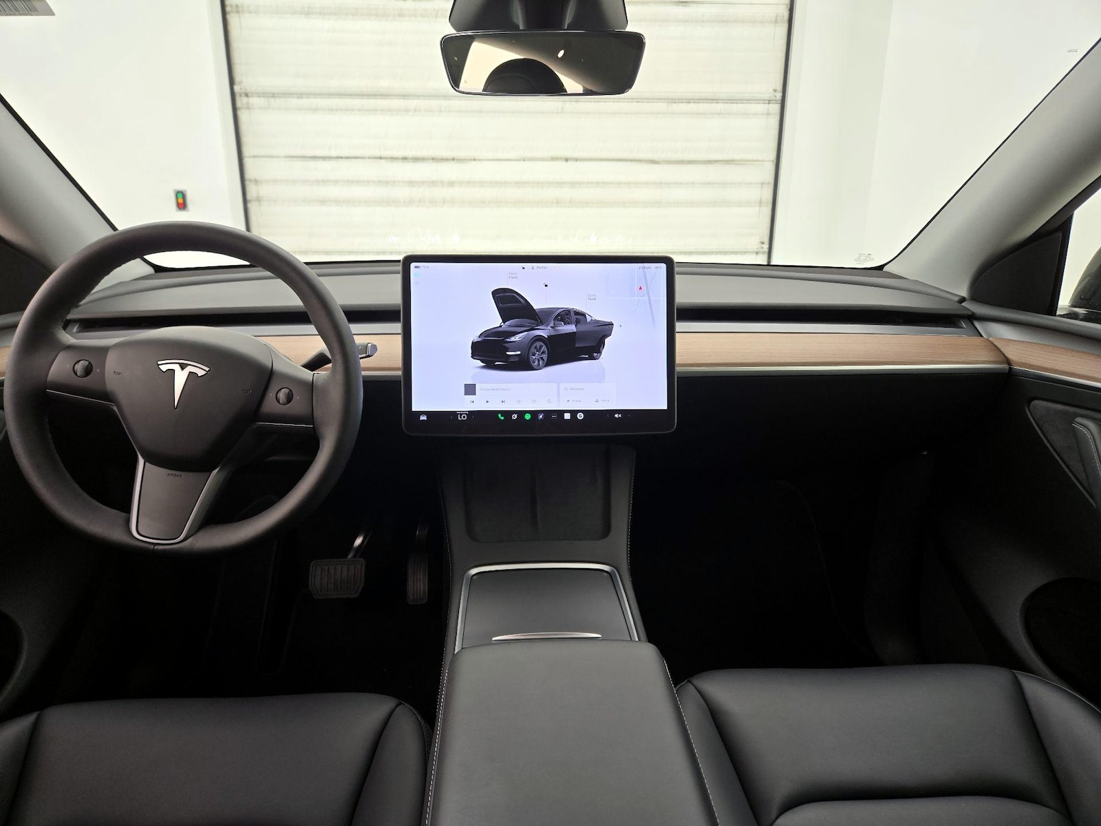 2025 Tesla Model Y Long Range - Photo 10