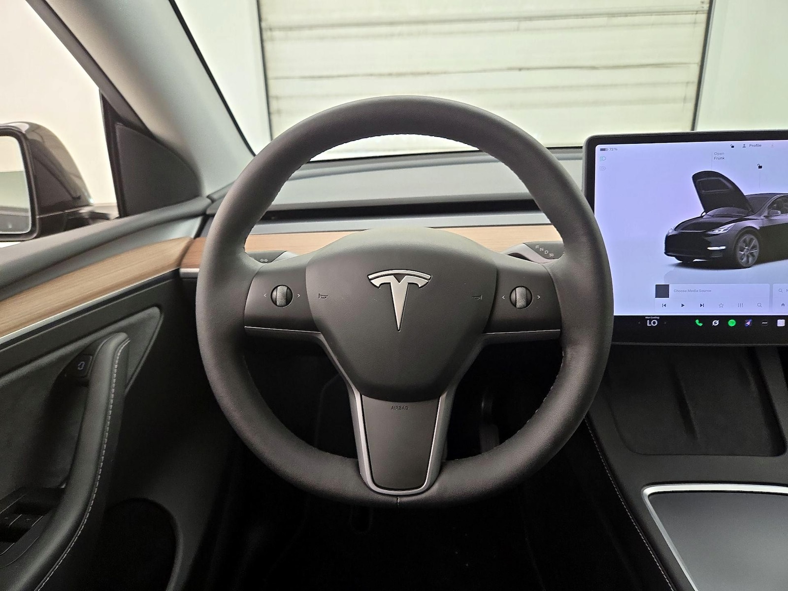 2025 Tesla Model Y Long Range - Photo 11