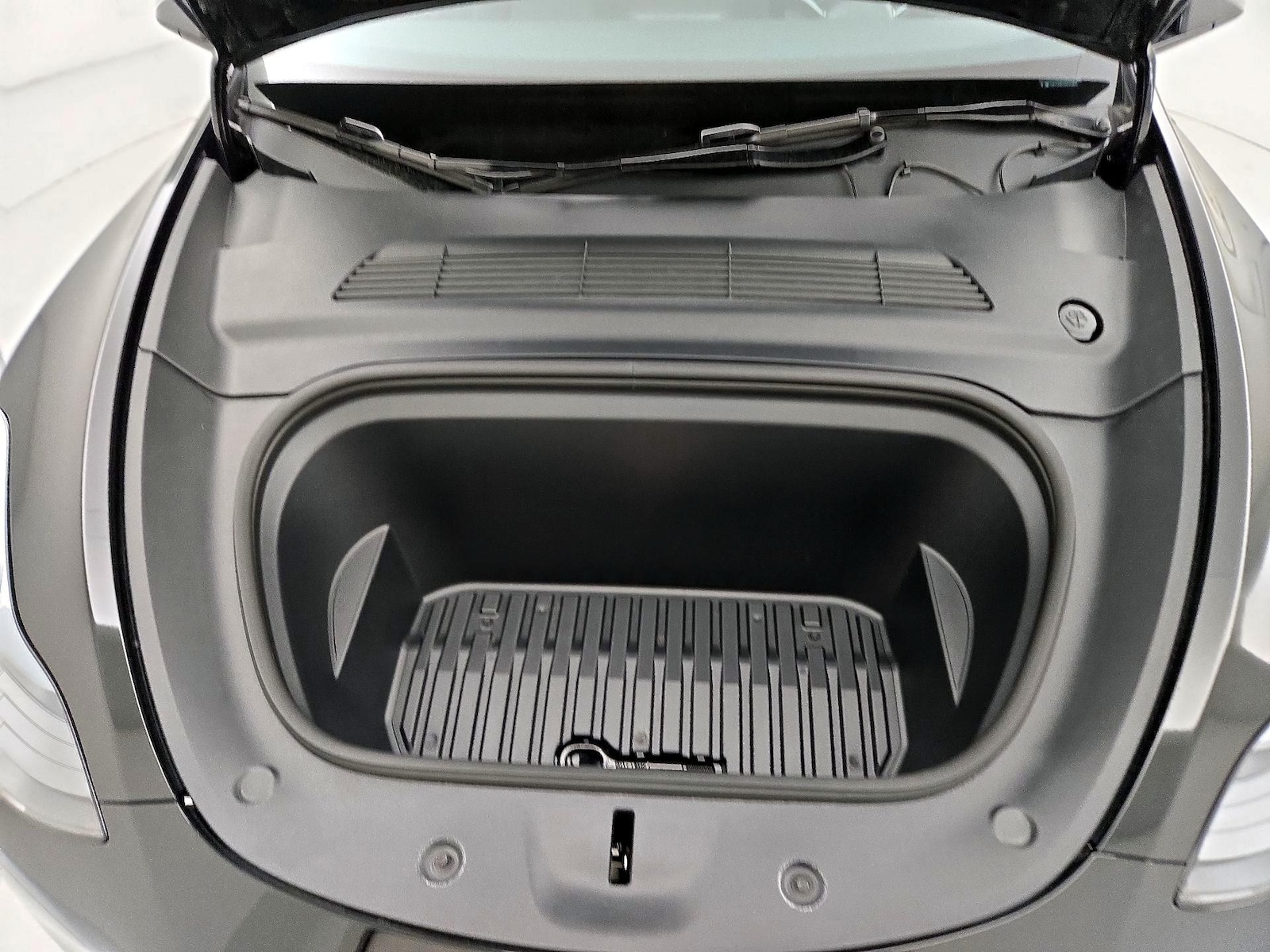 2025 Tesla Model Y Long Range - Photo 24