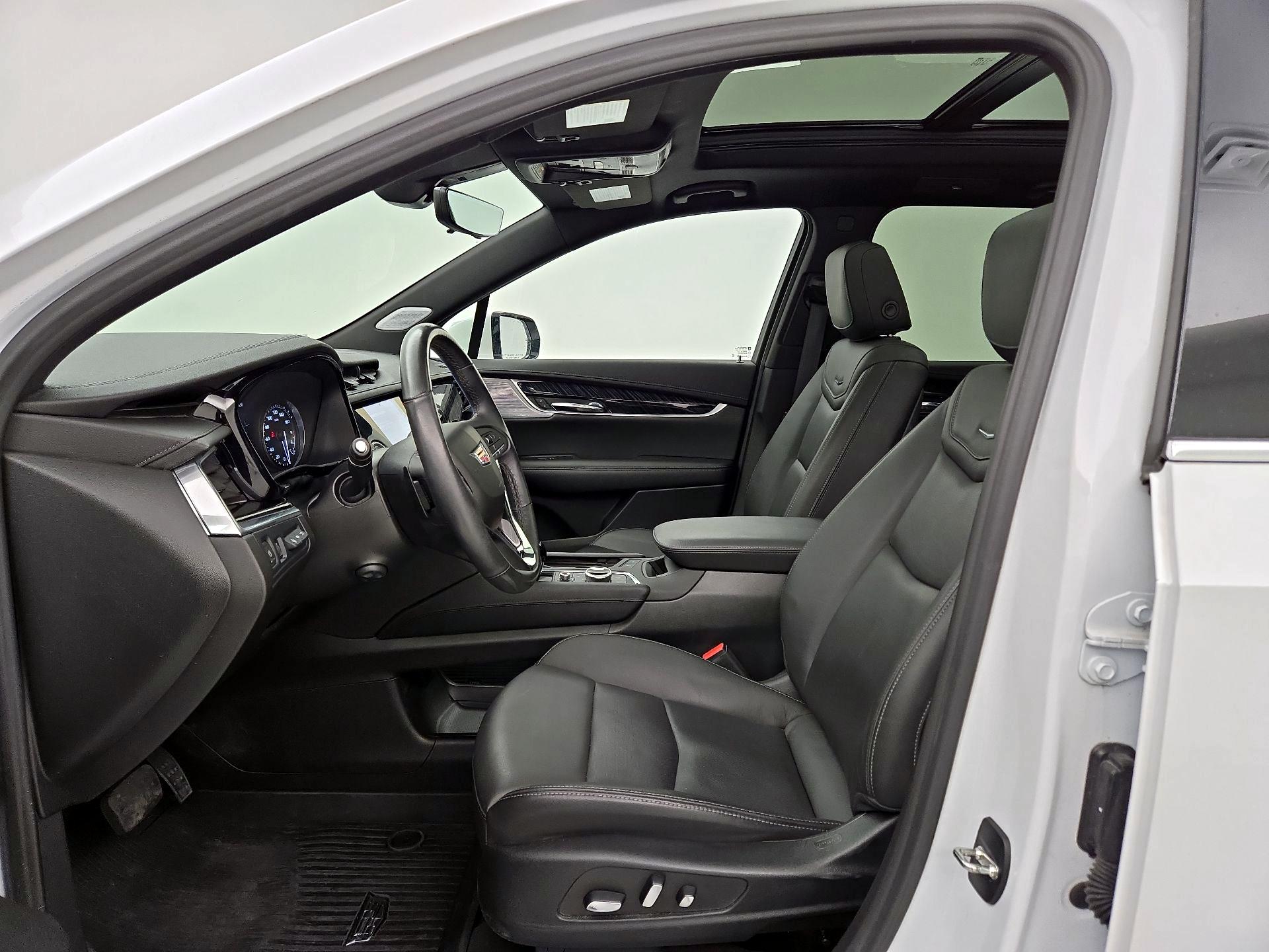 Thumbnail: 2023 Cadillac XT6 - 11