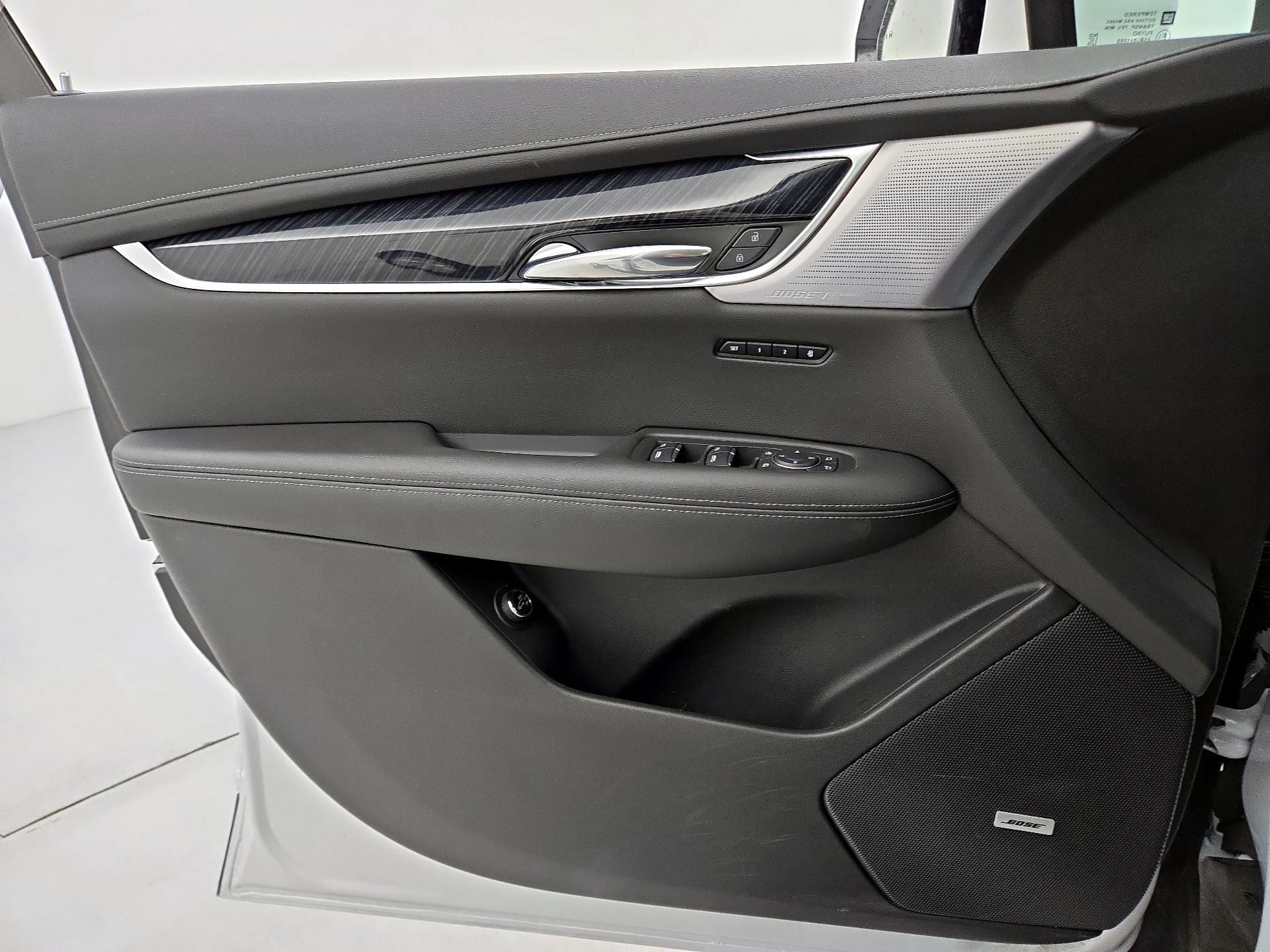 Thumbnail: 2023 Cadillac XT6 - 12