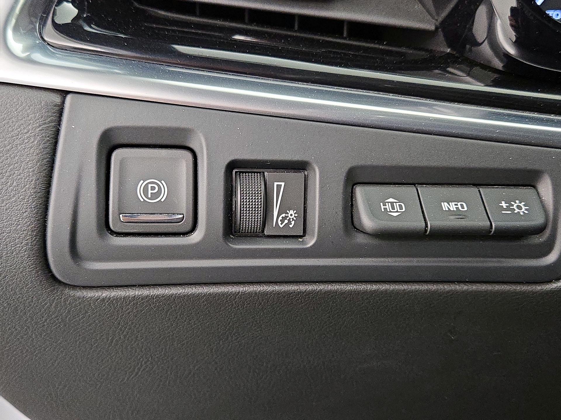 Thumbnail: 2023 Cadillac XT6 - 13