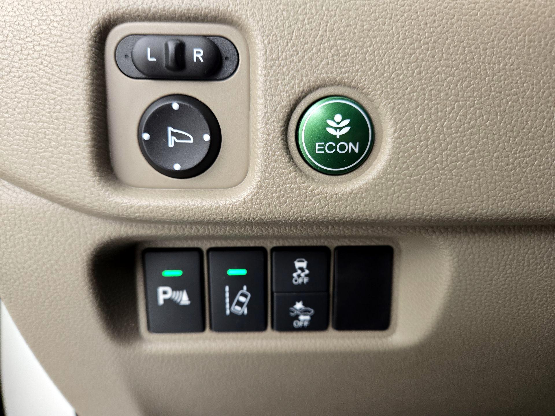 Thumbnail: 2018 Honda Pilot - 13