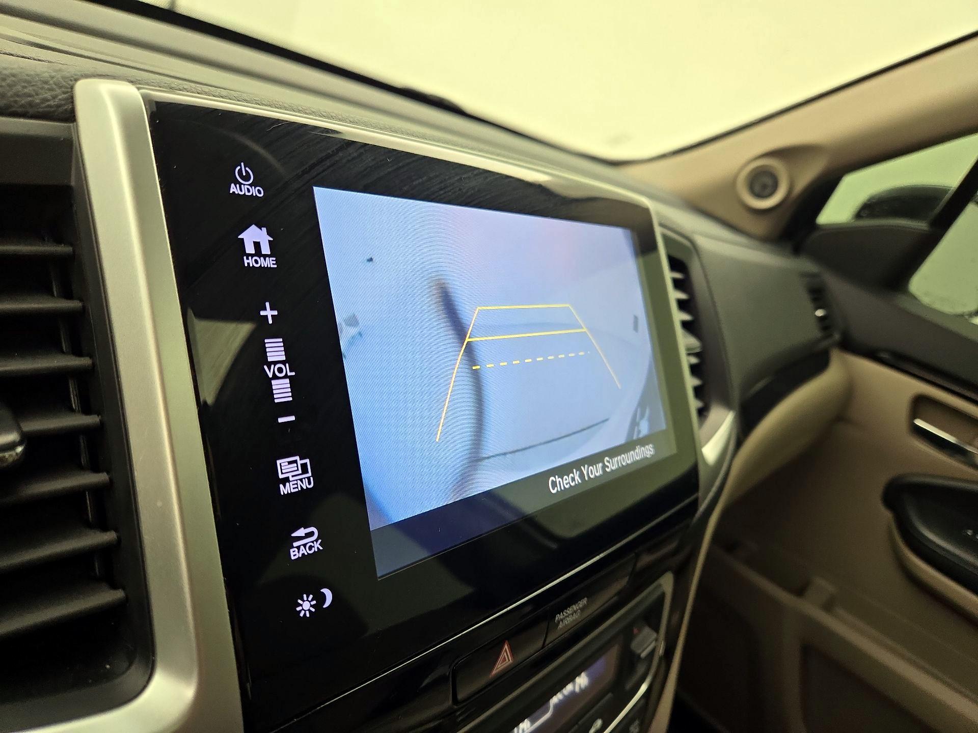 Thumbnail: 2018 Honda Pilot - 15