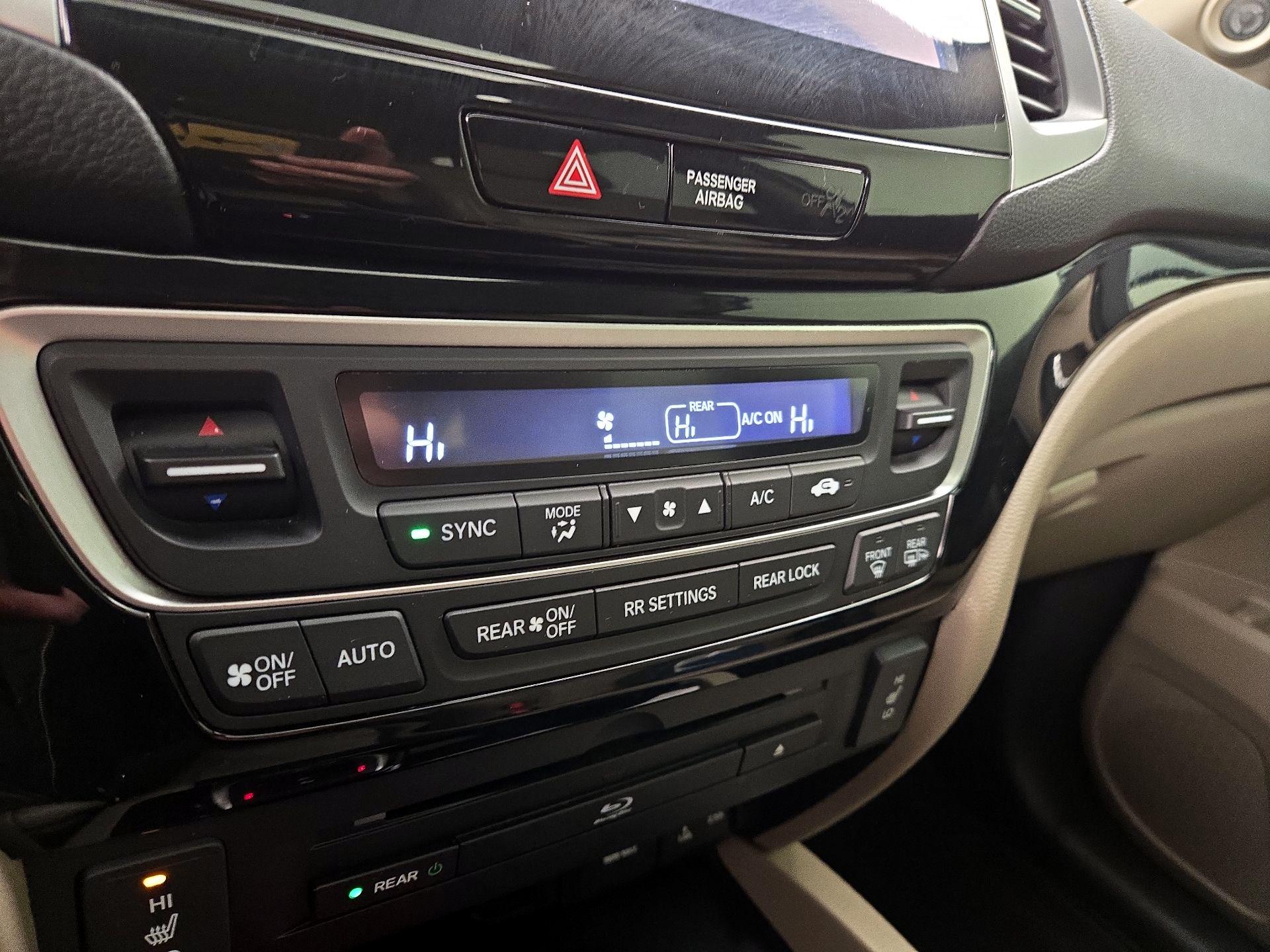 Thumbnail: 2018 Honda Pilot - 17