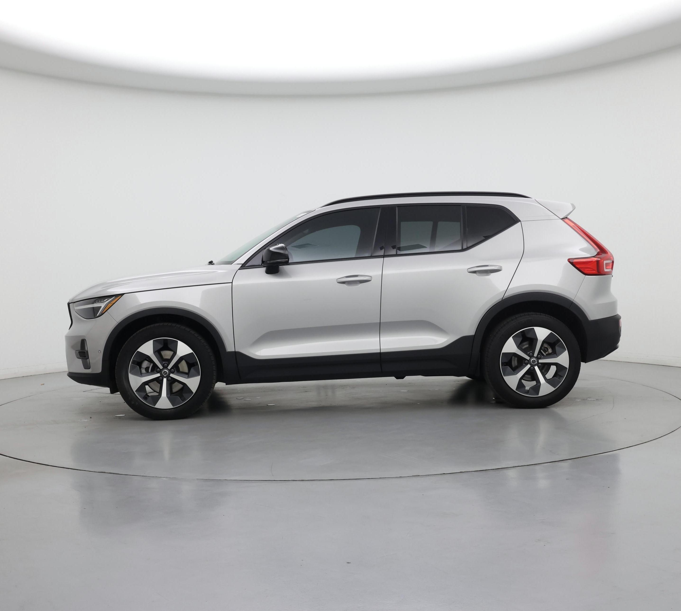 Thumbnail: 2023 Volvo XC40 - 3