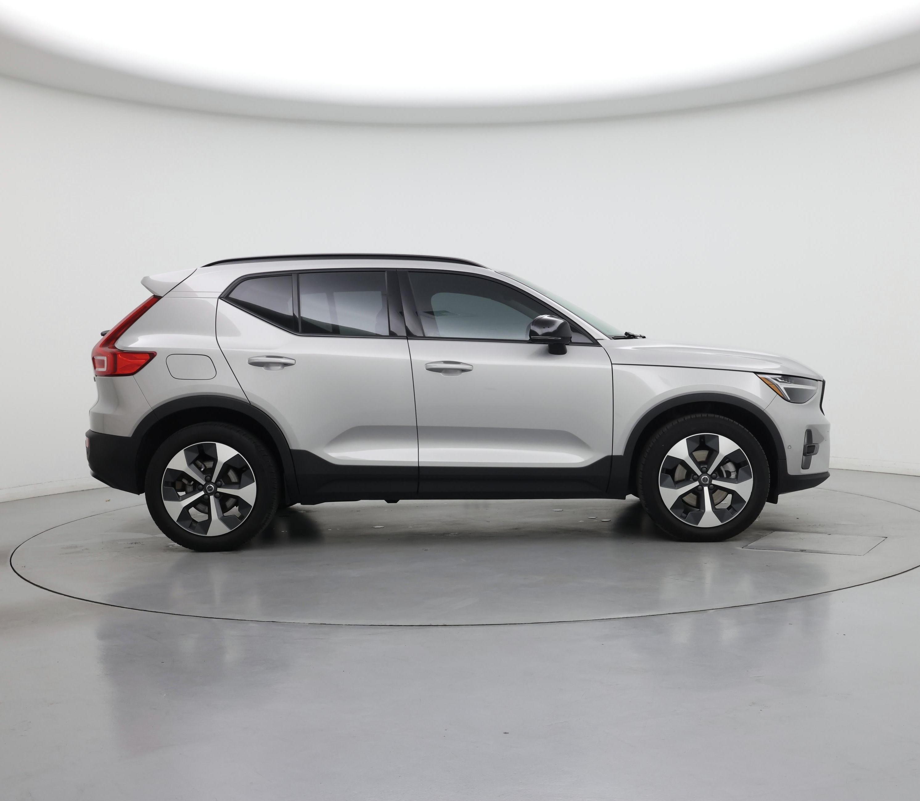Thumbnail: 2023 Volvo XC40 - 7