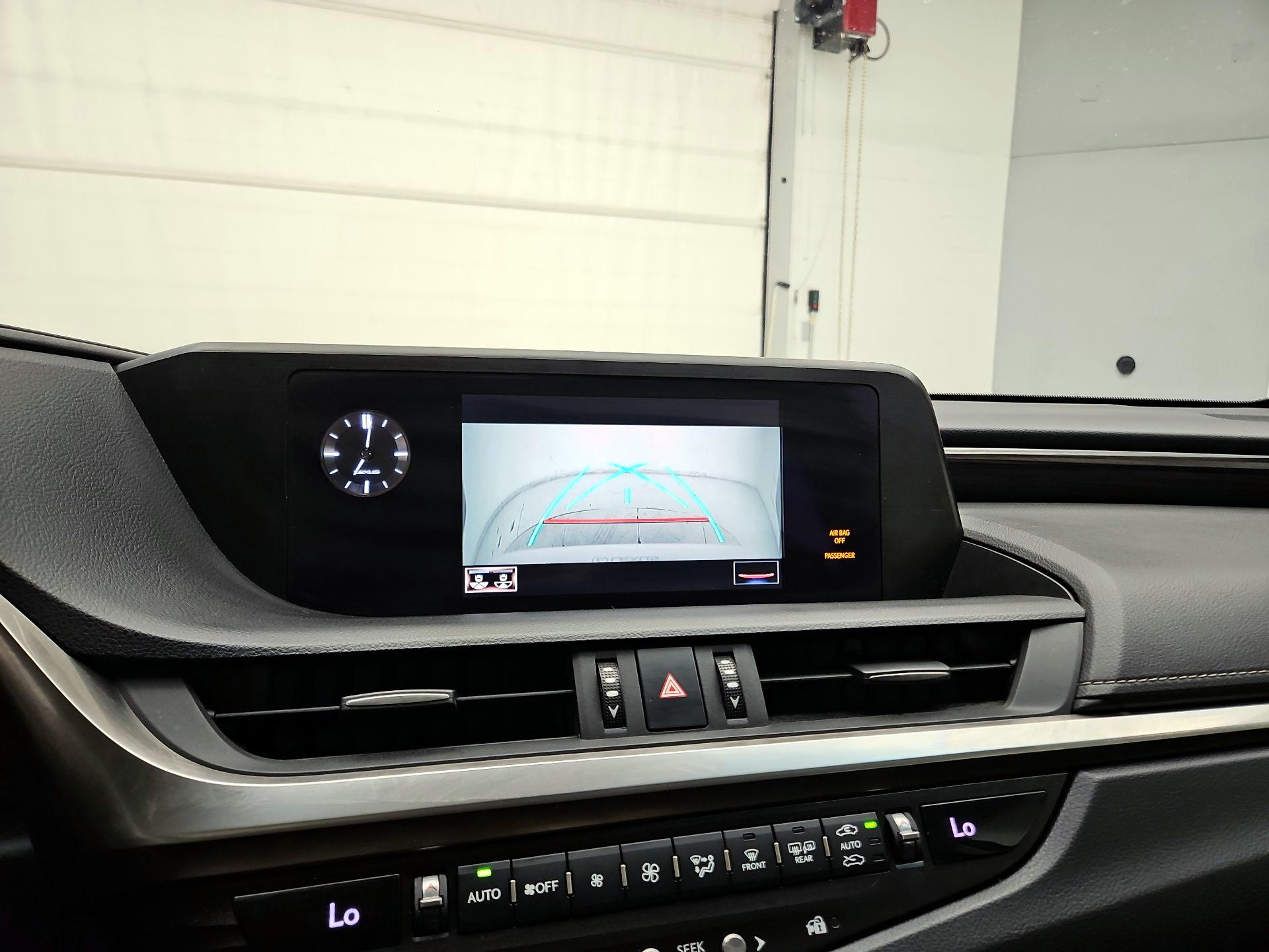 Thumbnail: 2020 Lexus ES - 12