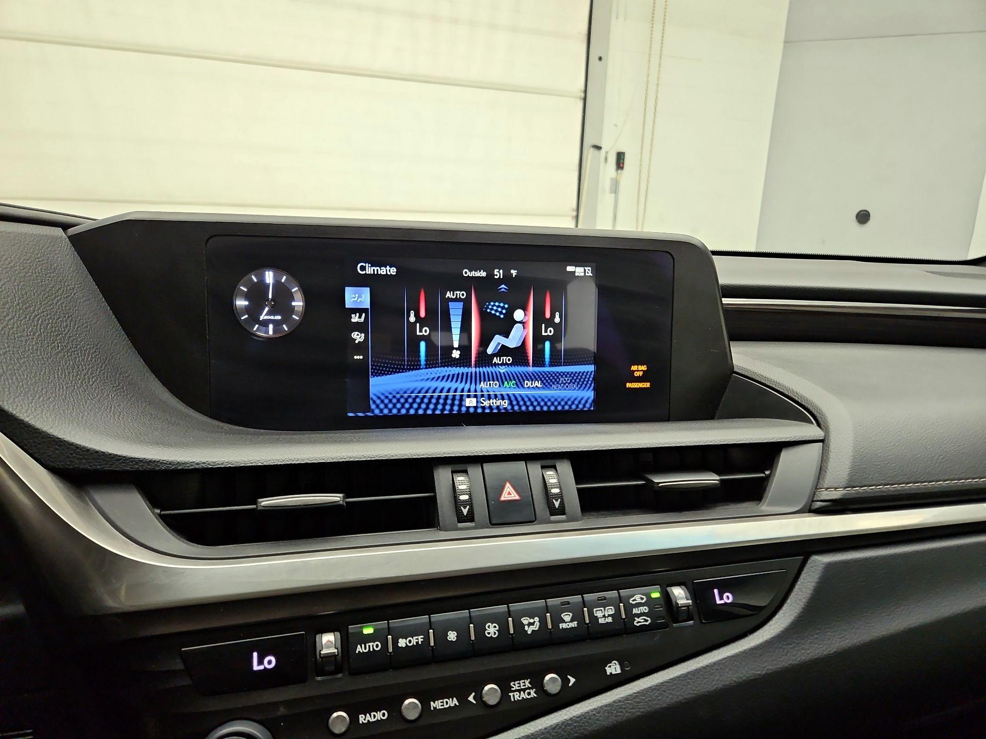 Thumbnail: 2020 Lexus ES - 14
