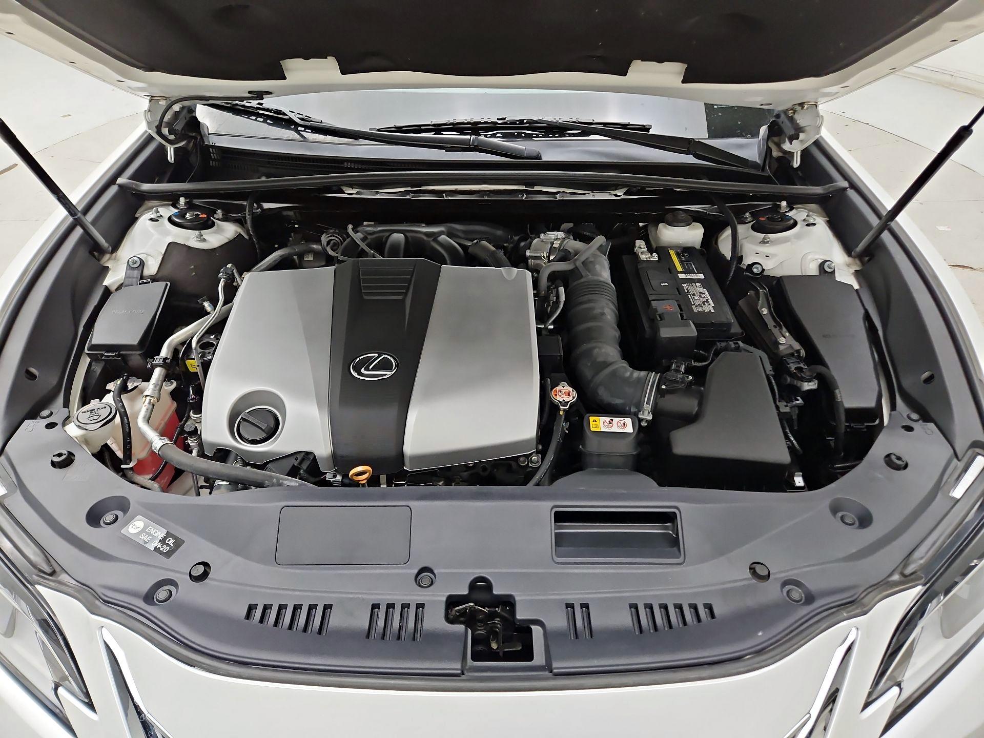 Thumbnail: 2020 Lexus ES - 20
