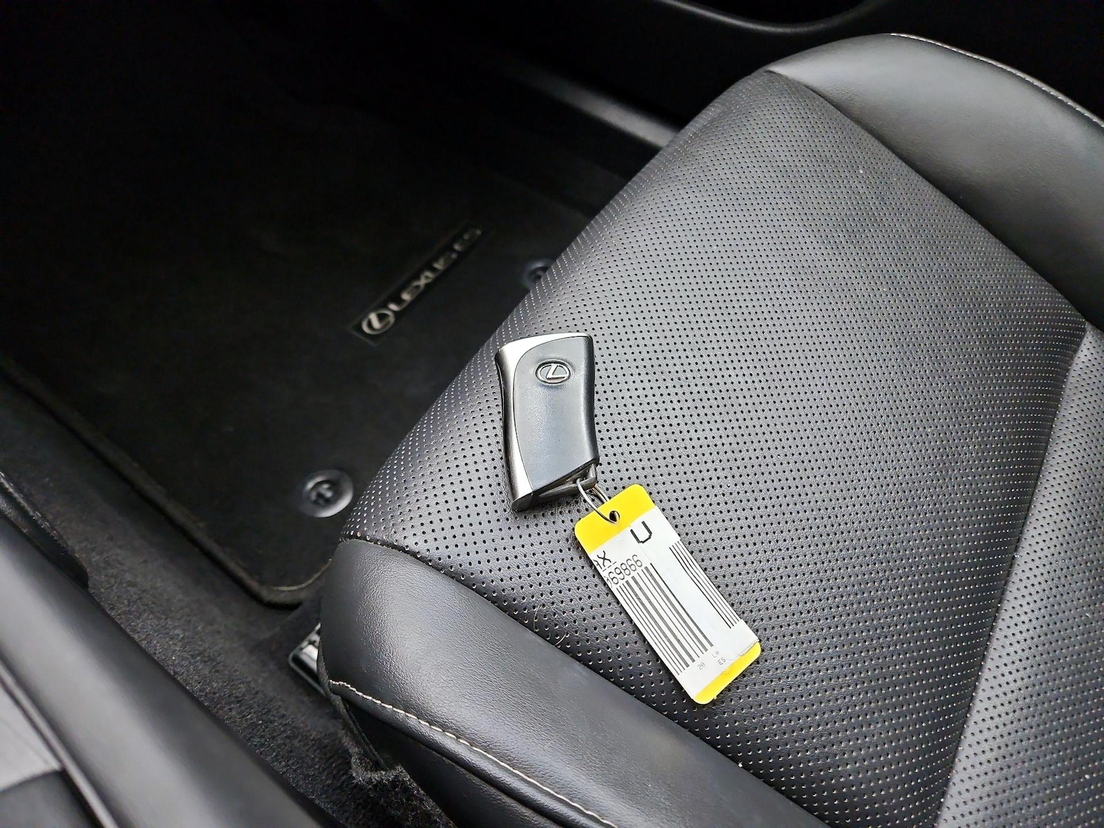 2020 Lexus ES 350 - Photo 22
