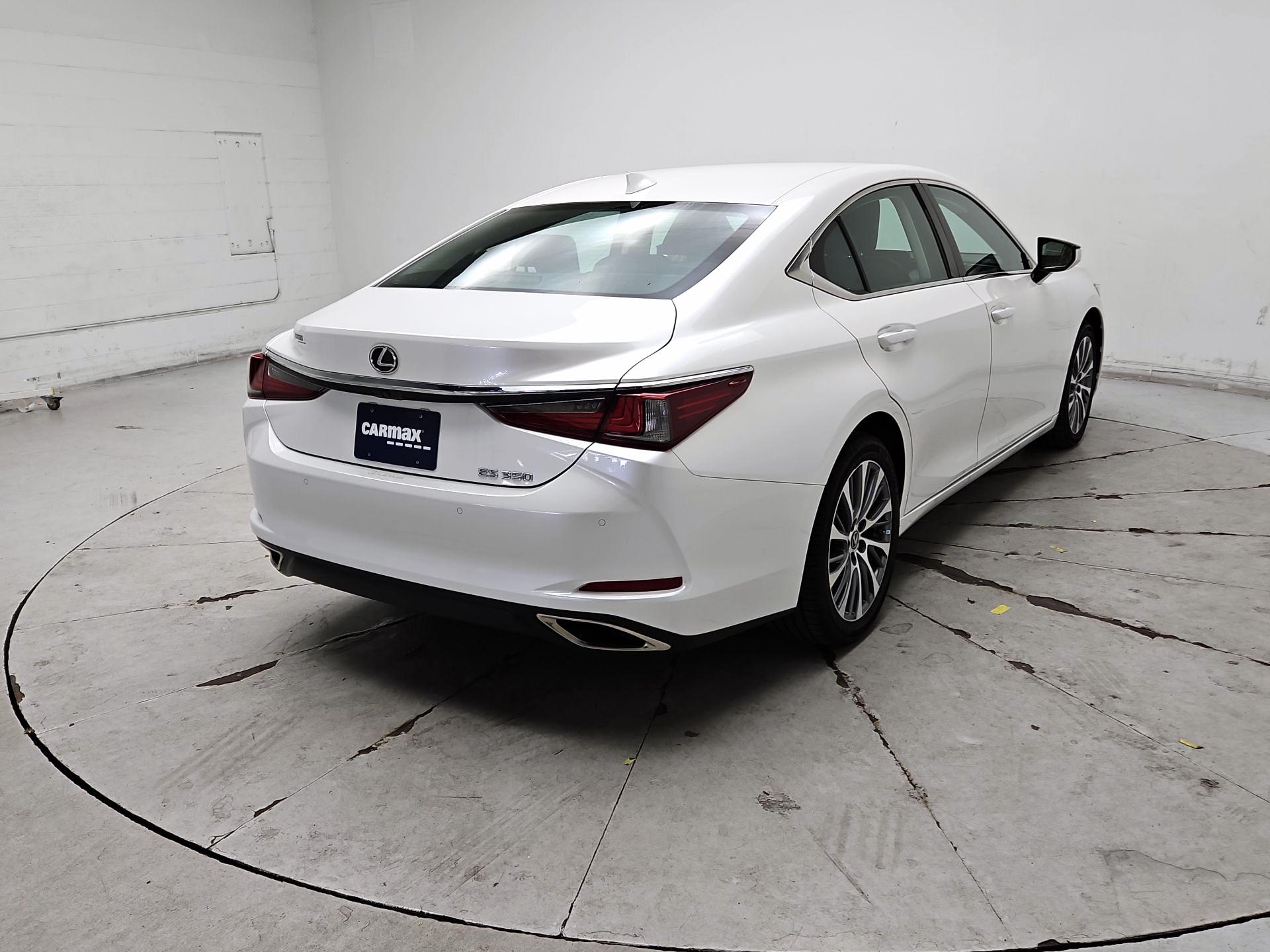 Thumbnail: 2020 Lexus ES - 5