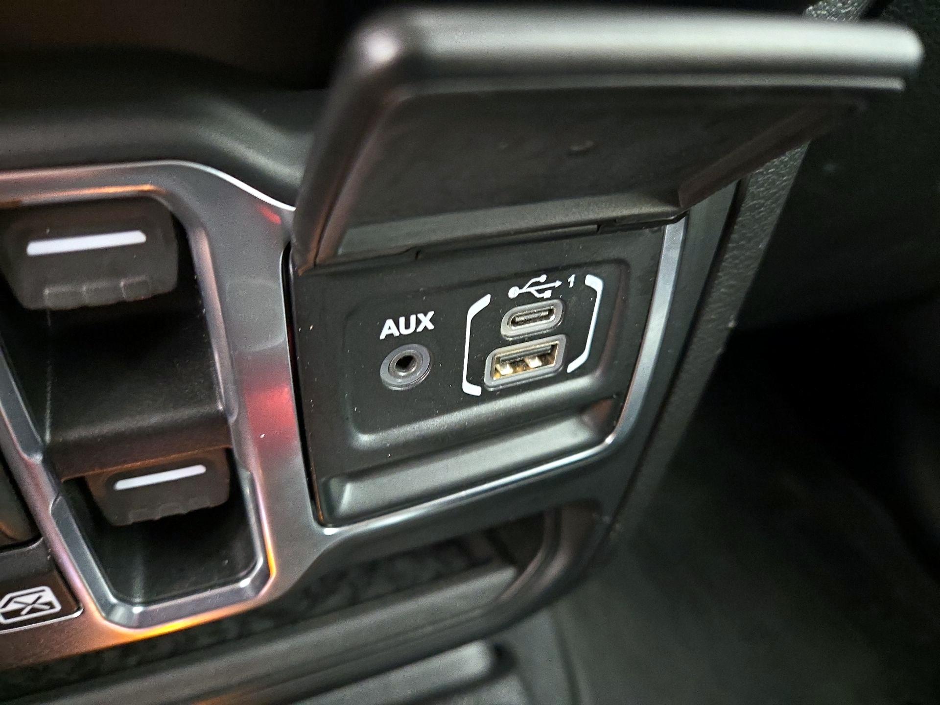 Thumbnail: 2021 Jeep Gladiator - 19